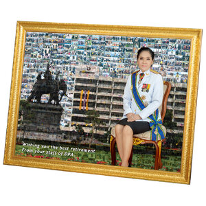 ของขวัญวันเกษียณ Mosaic Photo ขนาด 24x32 นิ้ว + กรอบไม้เส้น 201ทองD เคลือบร้อน