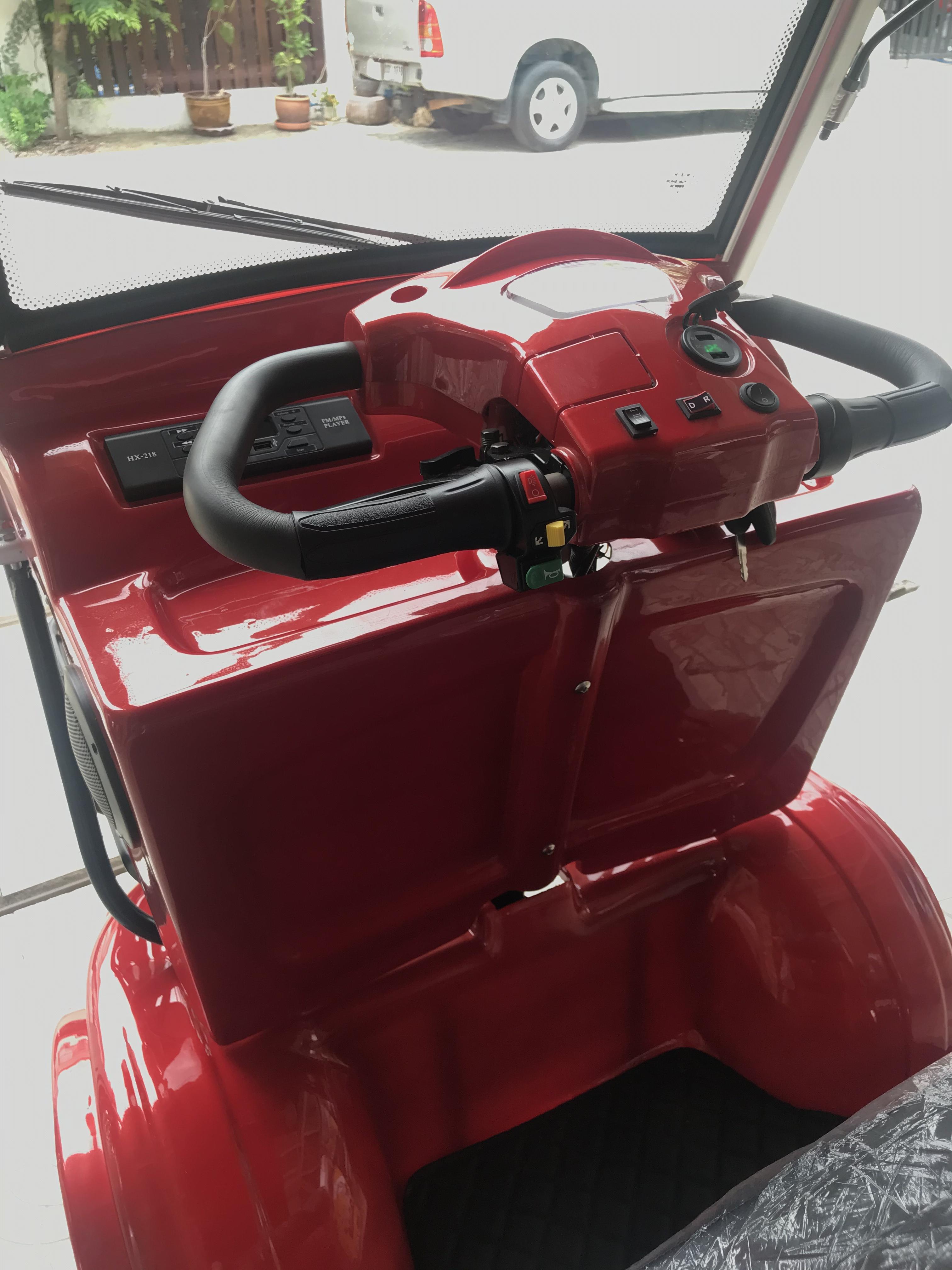 รถไฟฟ้า 4 ล้อ 3 ที่นั่ง รุ่น M-01 ยี่ห้อ CLP CAR สีขาว ขับแฮนด์บิด