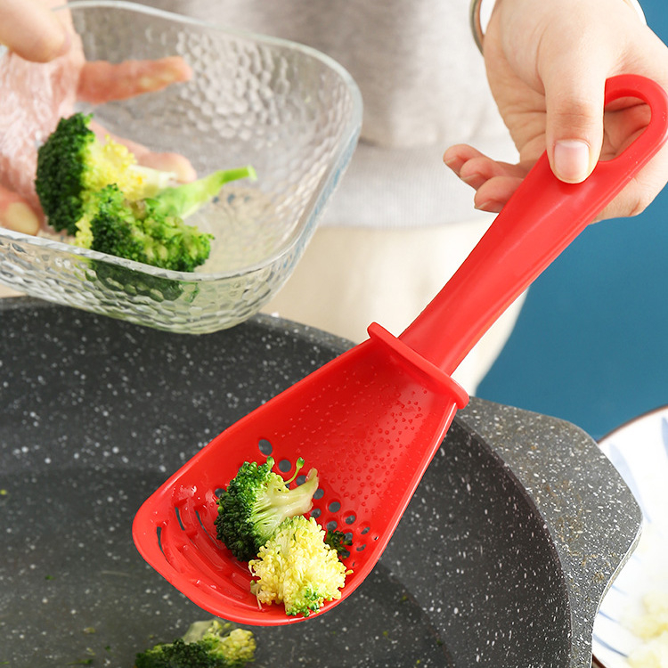 ทัพพีด้ามยาว ขูด บด กรองอาหาร ช้อนเอนกประสงค์ ช้อนกรอง