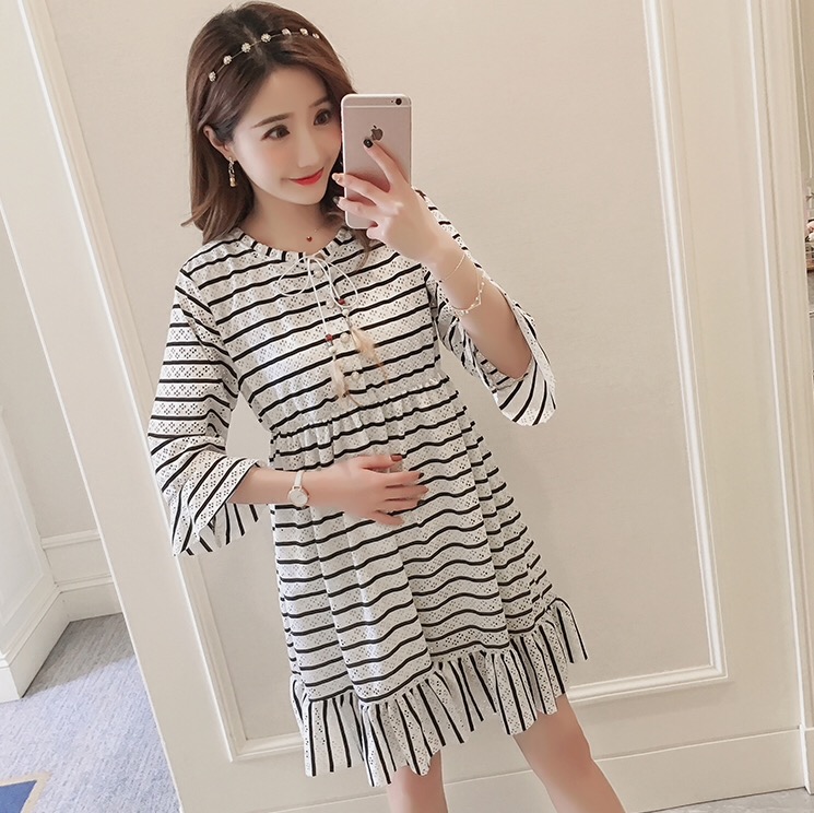 ชุดคลุมท้อง ชุดลุกไม้ฉลุรู แขนระบาย กระดุมเปิดให้นมได้ อกสม๊อค มีเชือกผูก มีซับใน M,L,XL,XXL