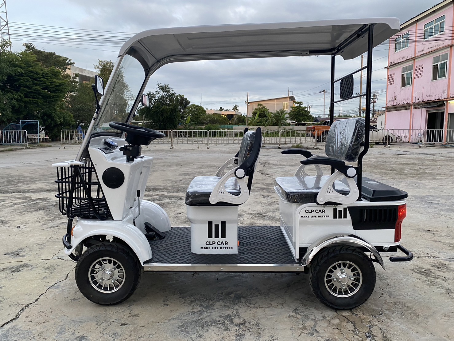 รถกอล์ฟไฟฟ้า 4 ล้อ 4 ที่นั่ง รุ่น M-04 ขับแบบพวงมาลัย