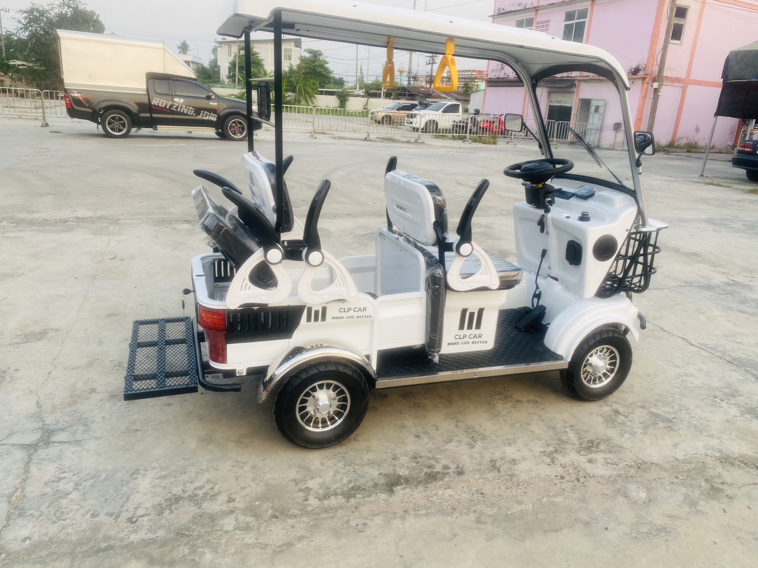 รถกอล์ฟไฟฟ้า 4 ล้อ 6 ที่นั่ง รุ่น M-04T ขับแบบพวงมาลัย