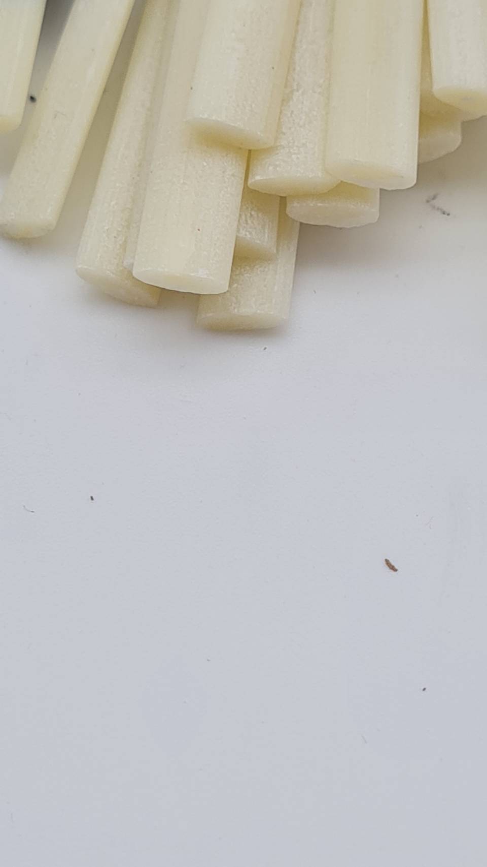 ชอร์คเขียนผ้า เส้นคมชัดไม่ต้องเหลาเนื้อเหนียวไม่หักง่ายใช้งานสะดวกมีปากกา 2ชิ้น ชอร์ค 20 ชิ้น