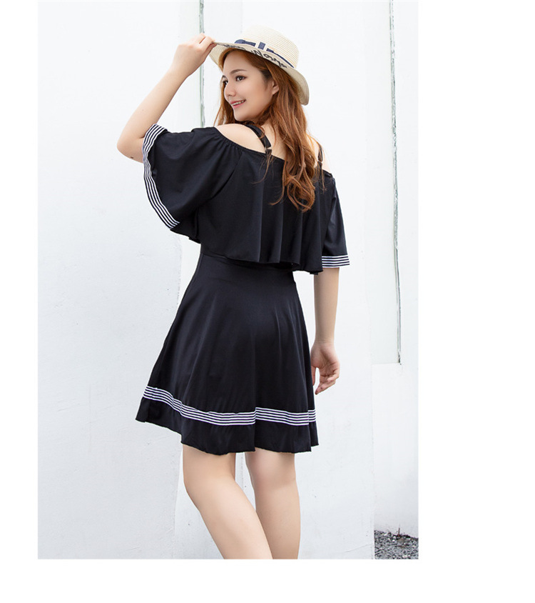 ชุดว่ายน้ำคนอ้วน ชุดเที่ยวทะเลพร้อมส่ง 6xl :ชุดว่ายน้ำไซส์ใหญ่สีดำแต่งลายทางและระบาย มีกางเกงขาสั้นใส่ด้านใน แบบเก๋น่ารักมากๆจ้า:รอบอก44-54นิ้ว เอว36-48นิ้ว สะโพก40-54นิ้ว