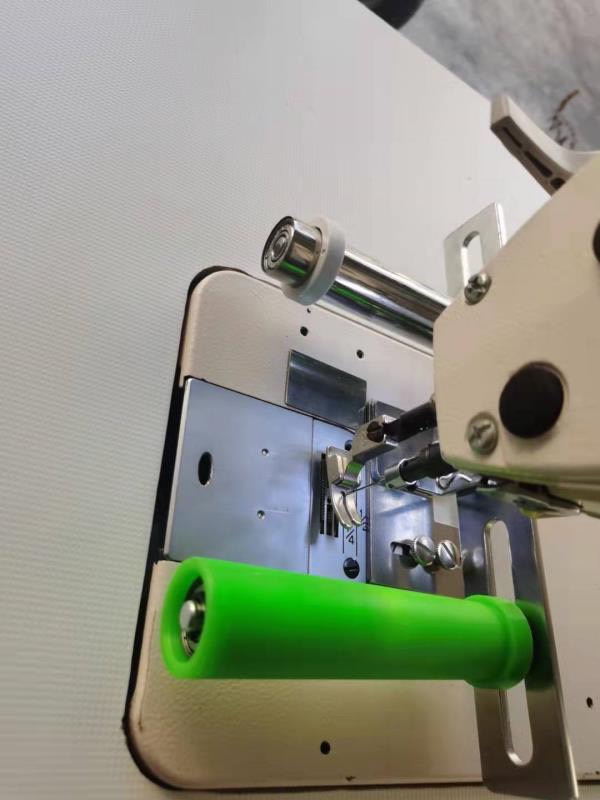 ตัวถ่างยางจักรเย็บอุตสาหกรรมเข็มเดี่ยวสำหรับถ่างยางขากางเกง แขนใช้งานง่ายติดตั้งโดยไม่ต้องเจาะจักร