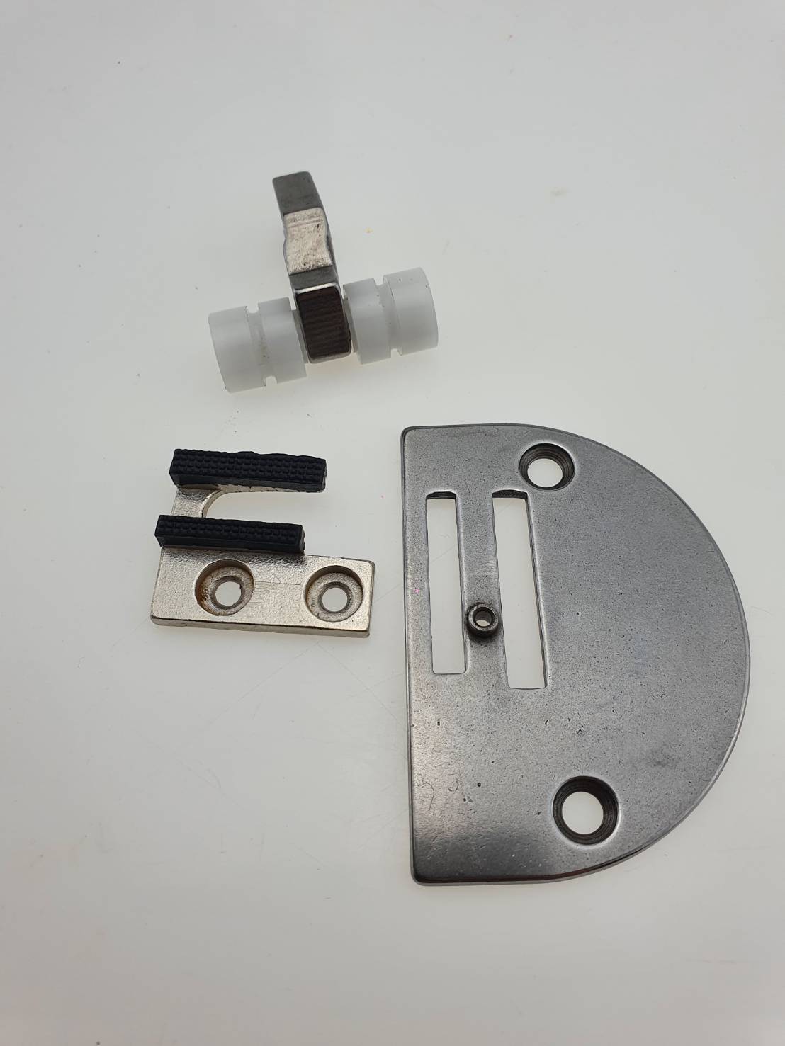 ชุดตีนผีล้อสำหรับเย็บ Patch pocket เป็นเทคนิคการเย็บแบบมีแผ่นแบบ สามารถเย็บงานแยะๆได้ดี