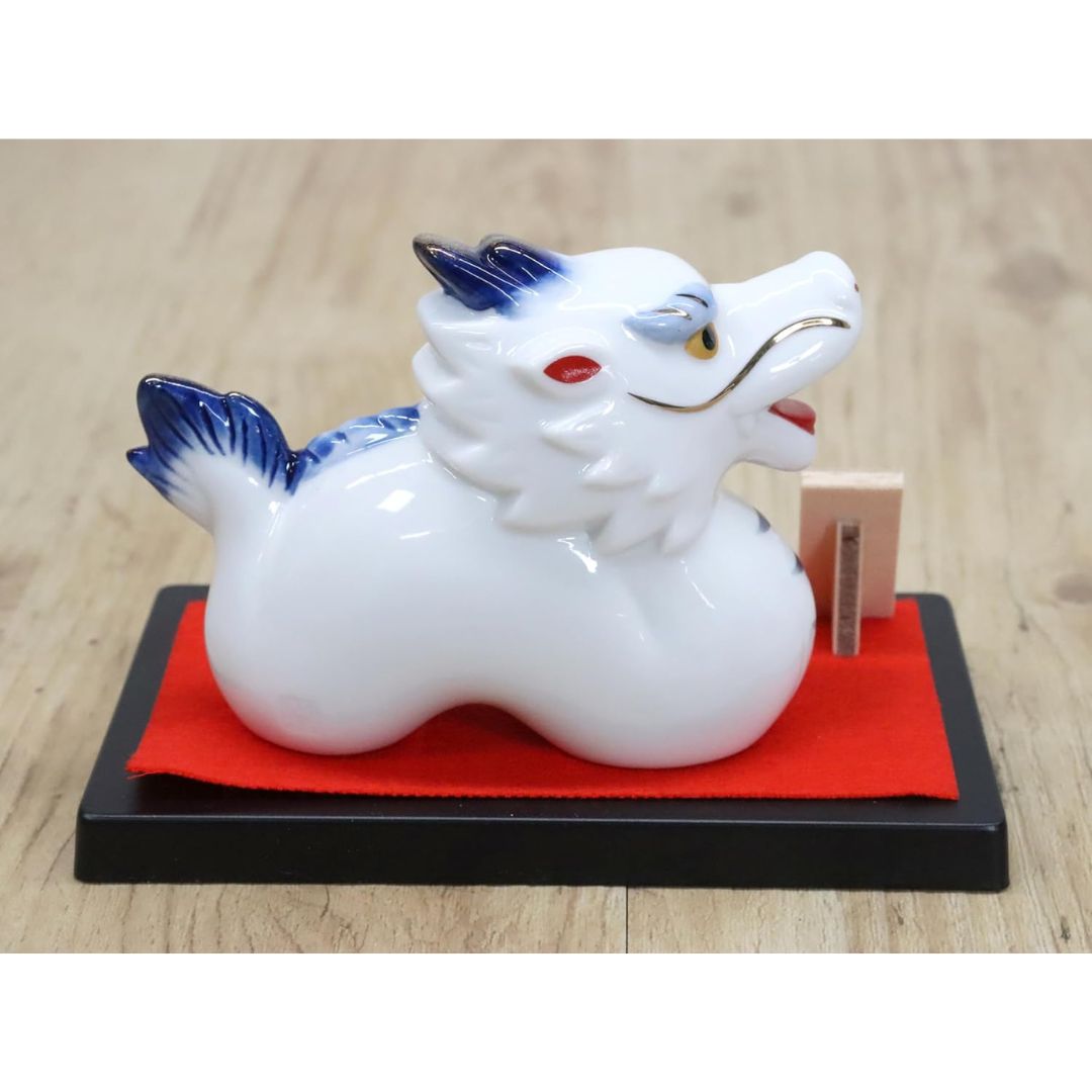 [PRE-ORDER] มังกรขาว ลายขอบน้ำเงิน ของตกแต่ง วันตรุษจีน ของมงคลญี่ปุ่น เสริมดวง ฮวงจุ้ยโต๊ะทำงาน เสริมโชคลาภ ปีมังกร นำเข้าจากญี่ปุ่น Dragon Zodiac 2024