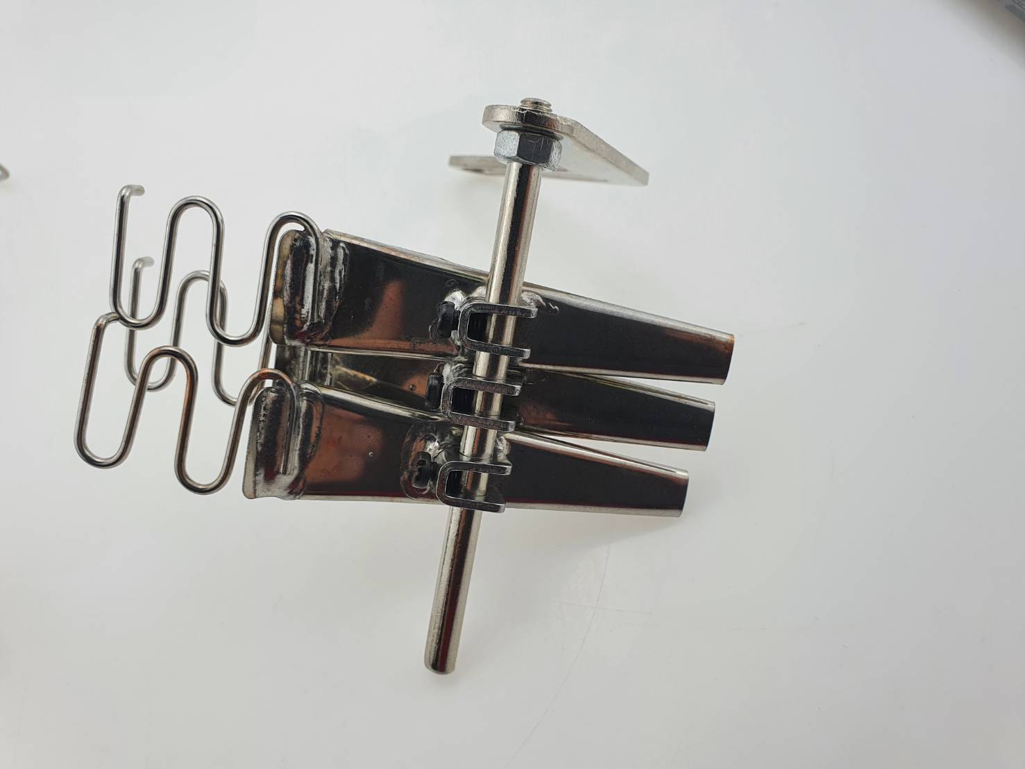 ซองกุ้นแถบผ้า ซองเย็บแถบ ซองกุ๊นแถบ สำหรับจักรดึงยาง จำนวน 3 แถบสามารถปรับความห่างของแถบได้ ใช้งานกับจักรหลายเข็ม