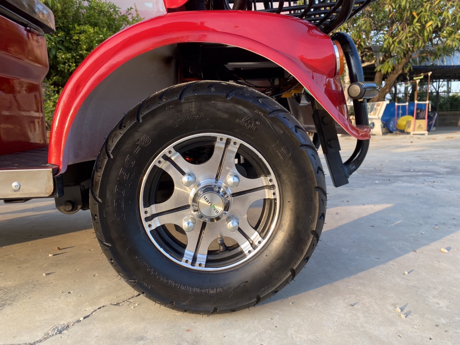 รถไฟฟ้า 4 ล้อ 4-5 ที่นั่ง รุ่น M-01T ยี่ห้อ CLP CAR สีแดง ขับแฮนด์บิด