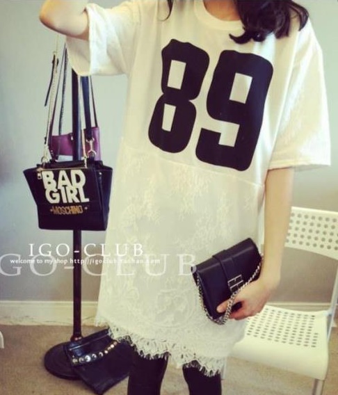 ชุดเดรสแฟชั่นพร้อมส่ง : เดรสสีขาว แต่งตัวเลขด้านหน้า กระโปรงลูกไม้ น่ารัก น่ารักจ้า