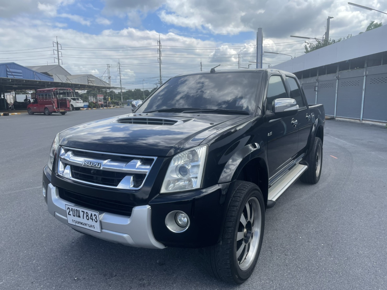 ISUZU DMAX Super Platinum Cab4 3.0LS VGS Turbo 4WD MT 2011