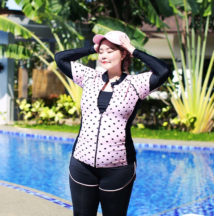 ชุดว่ายน้ำไซส์ใหญ่ แบบสปอร์ต 5XLพร้อมส่ง : ชุดว่ายน้ำคนอ้วนสีดำชมพูแต่งลายจุด set 5 ชิ้นมีบรา บิกินี่ กางเกงขาสั้น กางเกงขายาวและเสื้อคลุมซิปหน้า แบบสวยคุ้มมากๆจ้า:รายละเอียดไซส์คลิกเลยจ้า