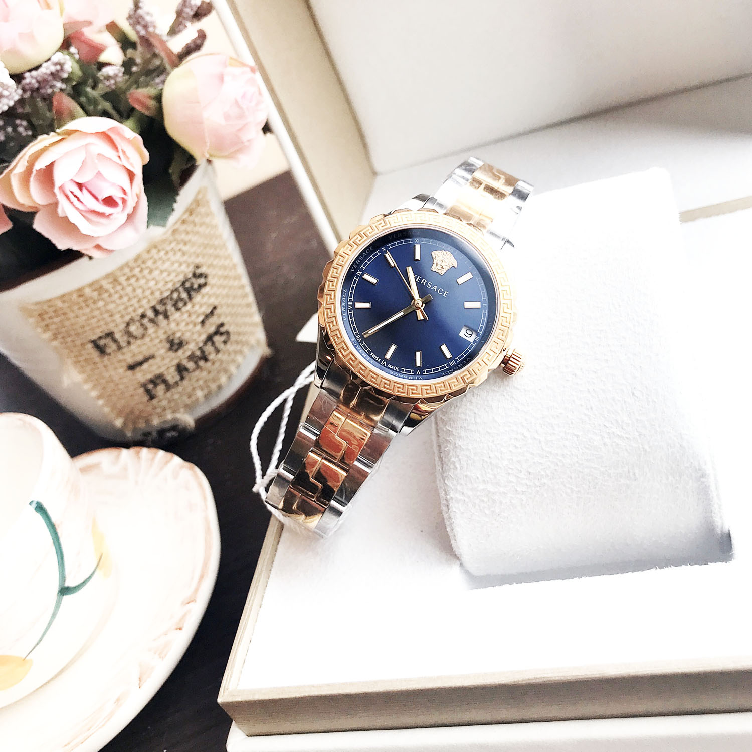 Versace V12060017 นาฬิกาผู้หญิง Hellenyium Quartz Swiss Made Women's Watch