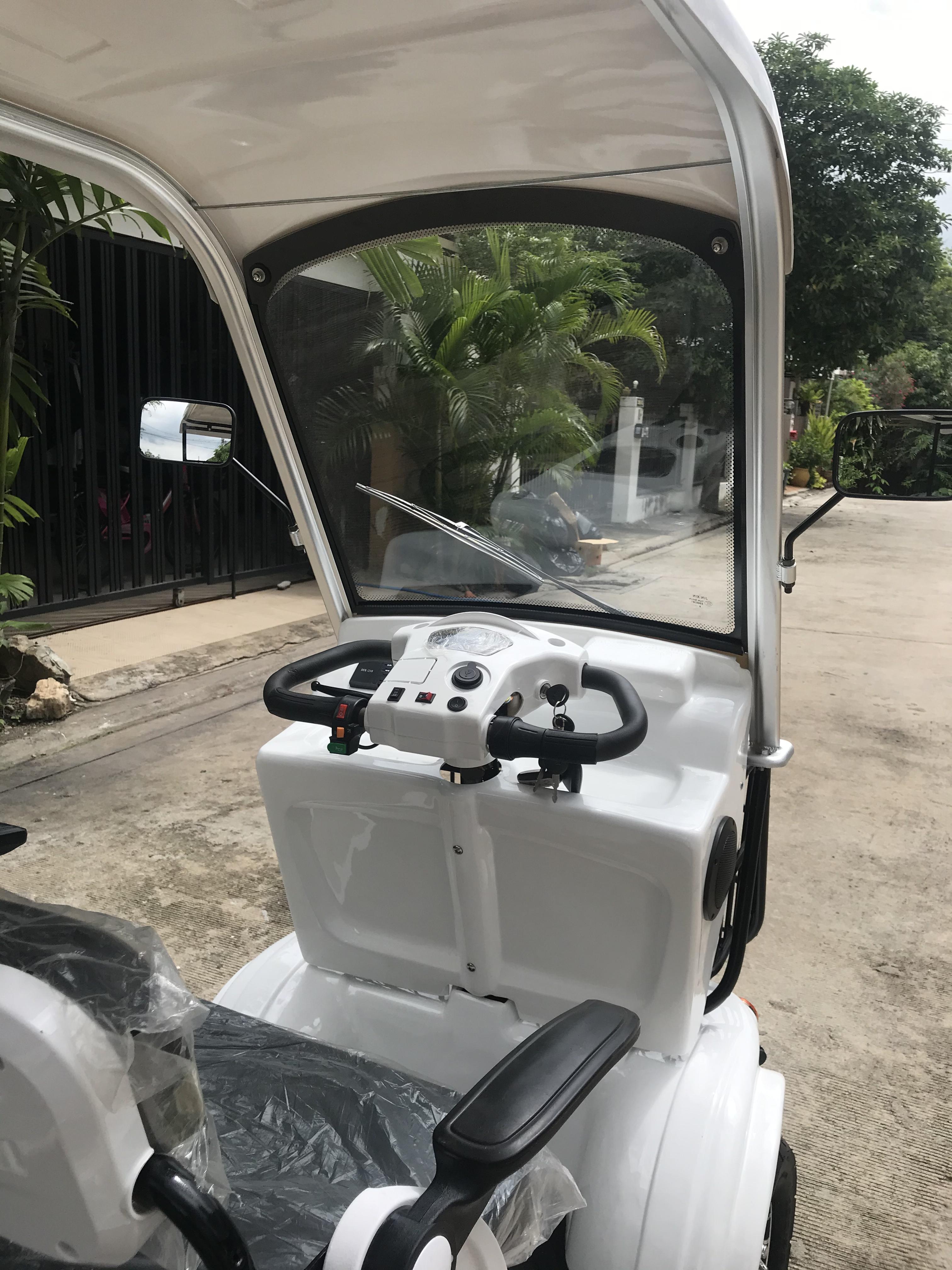 รถไฟฟ้า 4 ล้อ 3 ที่นั่ง รุ่น M-01 ยี่ห้อ CLP CAR สีขาว ขับแฮนด์บิด