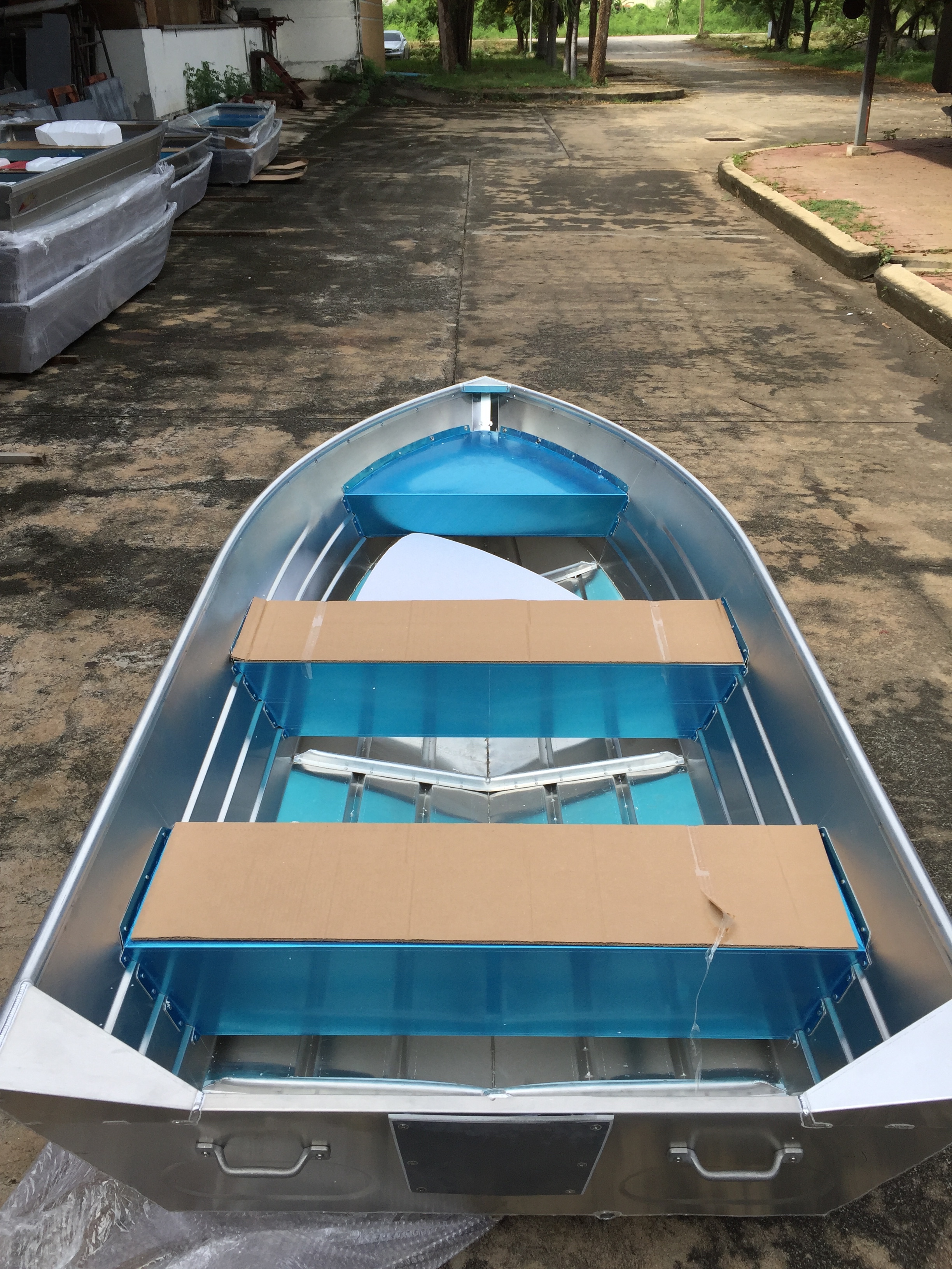 เรือท้องวี รุ่น AV10