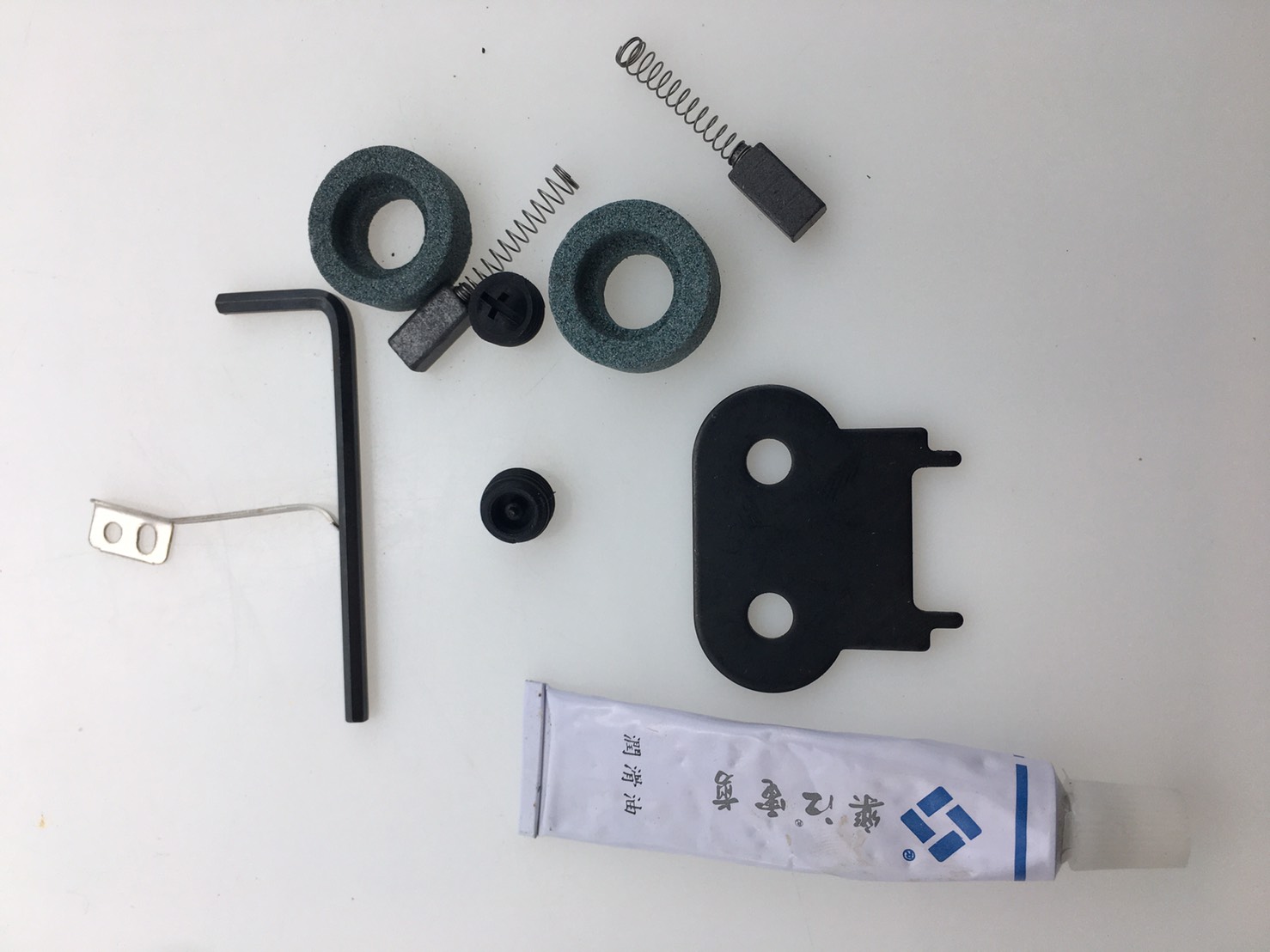 เครื่องตัดผ้าใบมีดกลมขนาด 3.5 นิ้ว รุ่น RSD-90 (แถมฟรี!ใบมีดสำรอง+จารบี+หินลับใบมีด+กระดาษทราย+ขวดหยอดน้ำมัน)