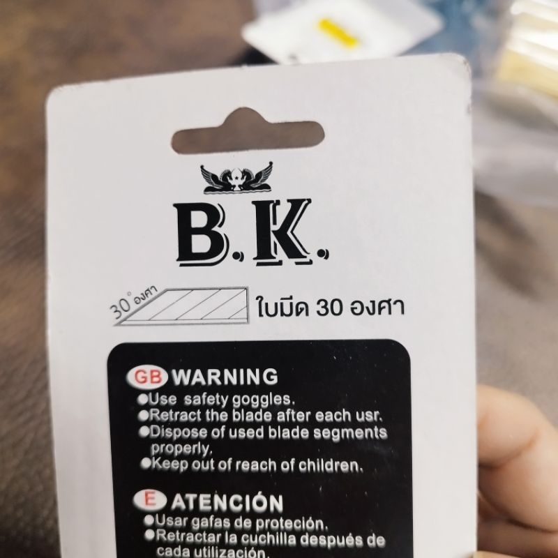 มีดคัตเตอร์ บรรจุ 3 ชิ้น no.303 ใบมีด 30 องศา