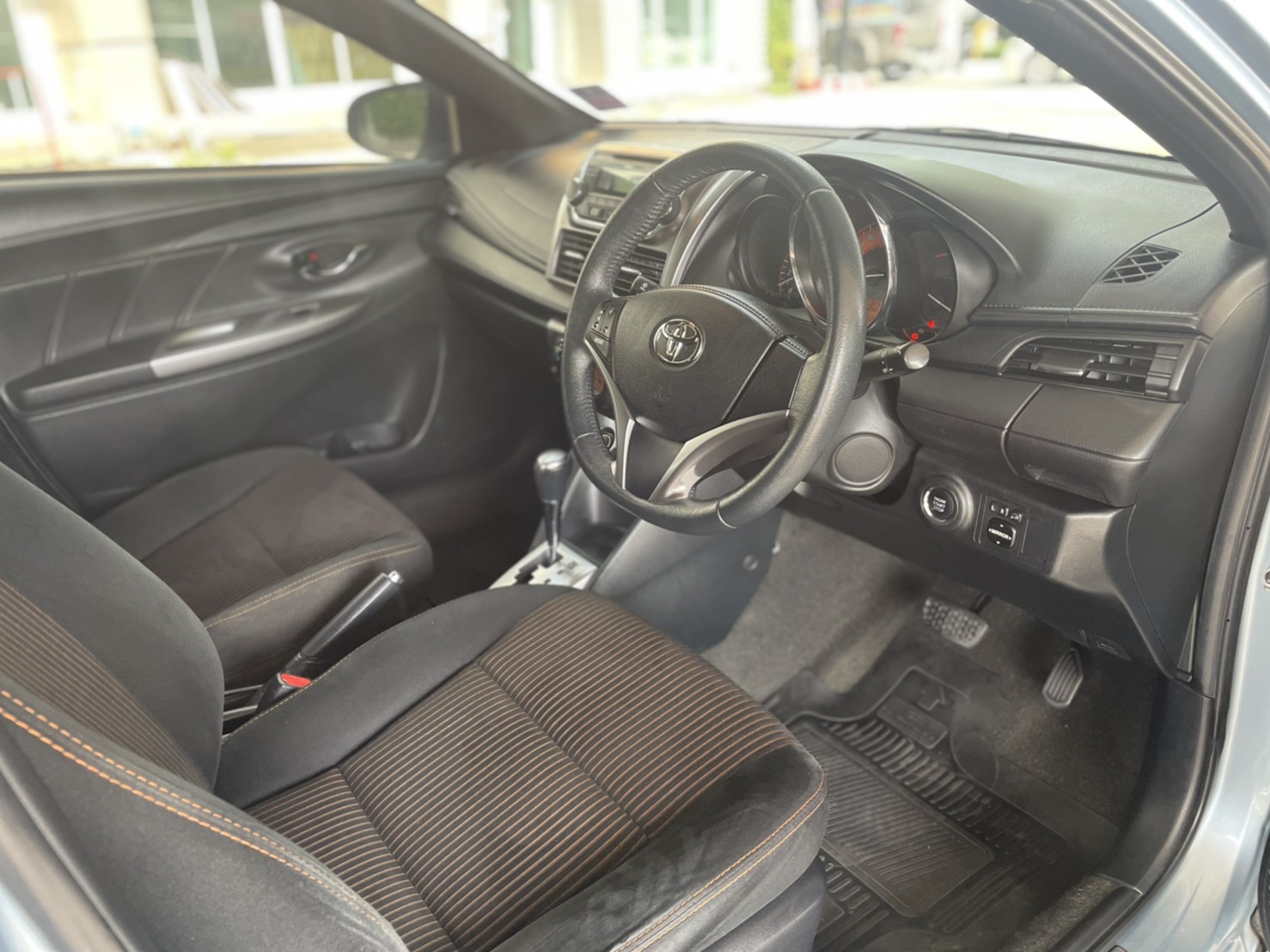 Toyota Yaris 1.2G AT 2013