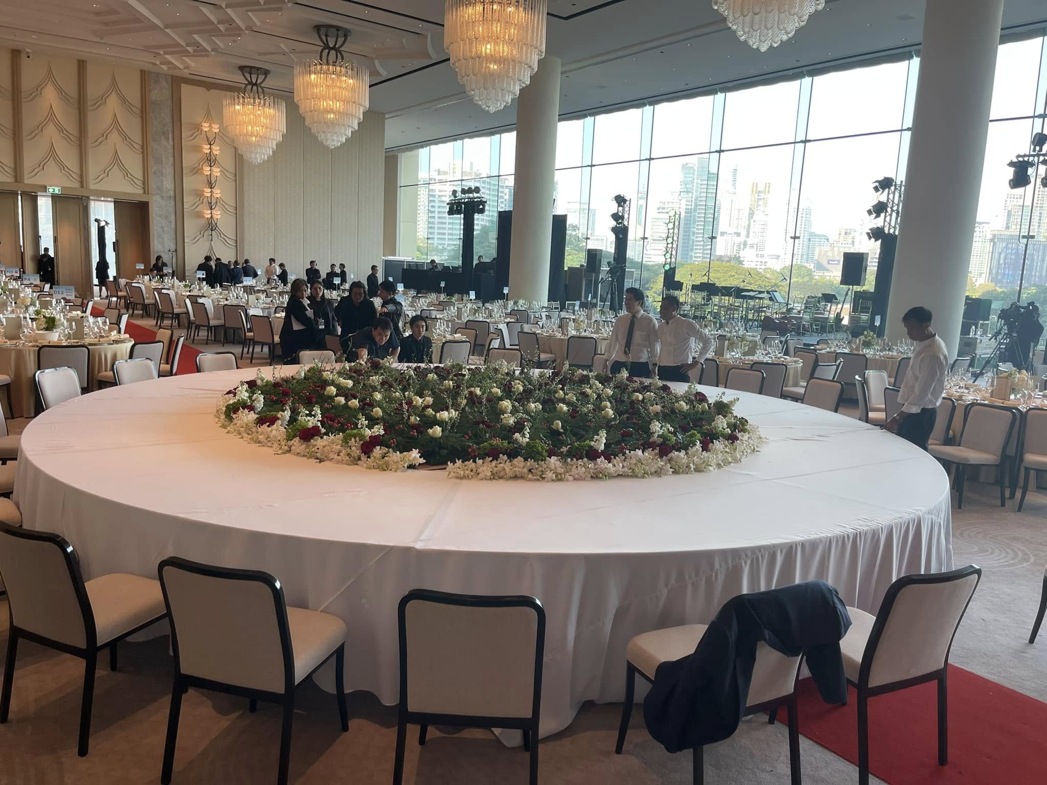 Trp.ทีอาร์พี Round Table 圆桌会议 餐桌 中式餐桌 配有旋转镜组 โต๊ะกลมขนาด 600 ซม. ขาสเตนเลส เและ เก้าอี 30-36 ตัว โต๊ะจีนโต๊ะทานอาหารทานข้าว Trp.Tablechairthai / ทีอาร์พี.โต๊ะเก้าอี้ไทย