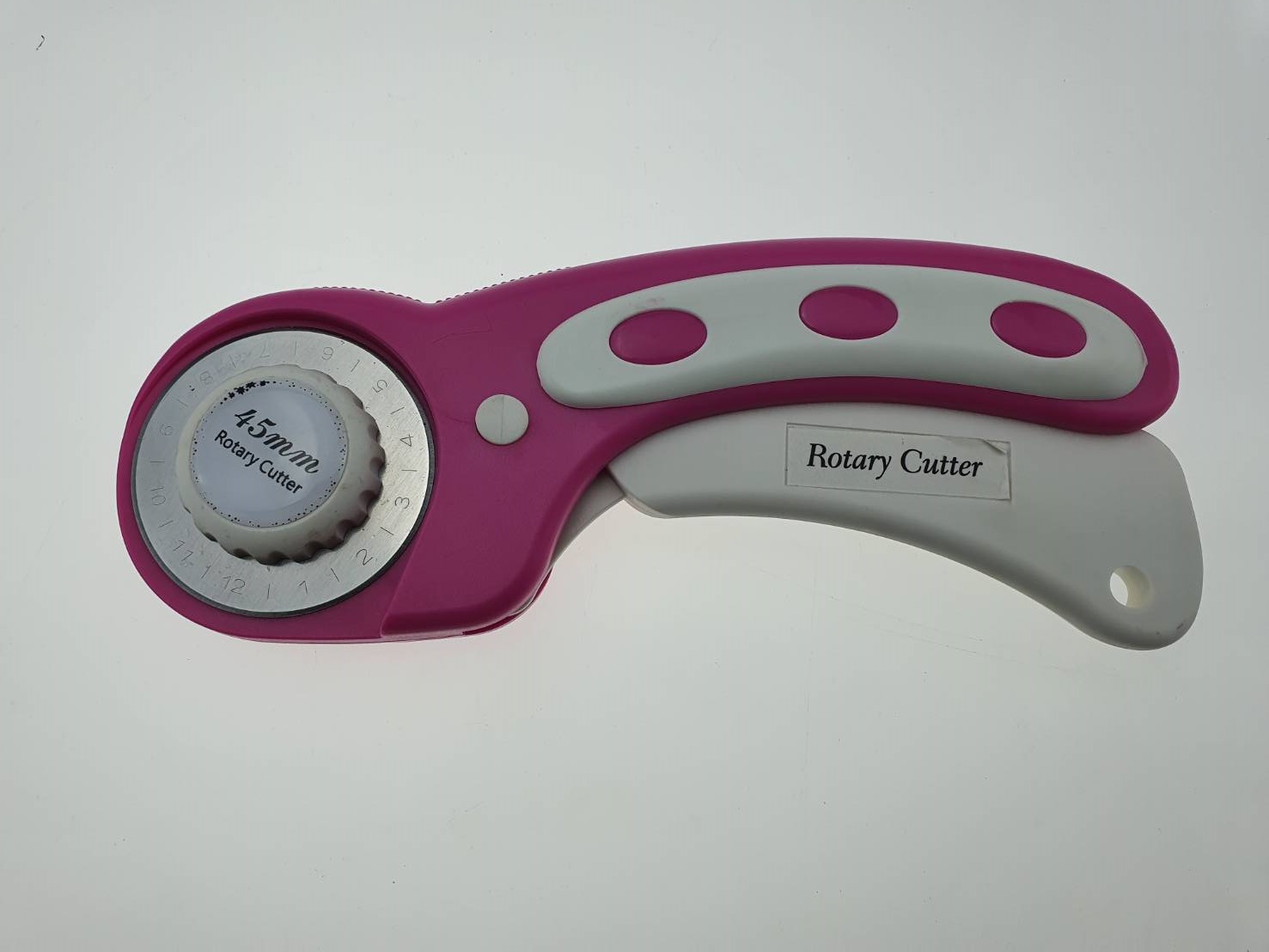 มีด โลตารี่กลมสำหรับตัดผ้าขนาด 45 มิลลิเมตร ใบสามารถถอดเปลี่ยนได้ ใช้งานง่ายใช้ตัดผ้าบนแผ่นรองตัด