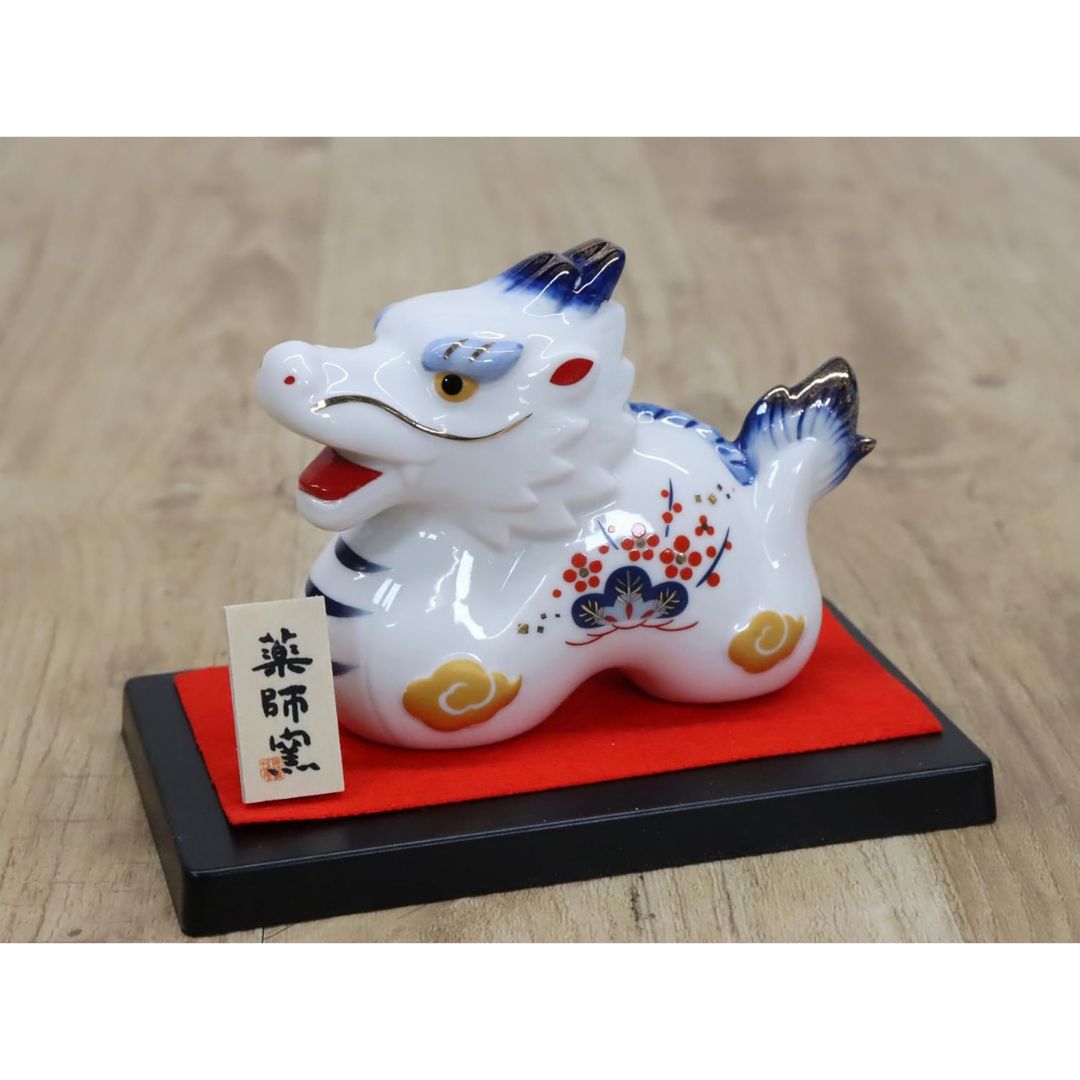 [PRE-ORDER] มังกรขาว ลายขอบน้ำเงิน ของตกแต่ง วันตรุษจีน ของมงคลญี่ปุ่น เสริมดวง ฮวงจุ้ยโต๊ะทำงาน เสริมโชคลาภ ปีมังกร นำเข้าจากญี่ปุ่น Dragon Zodiac 2024