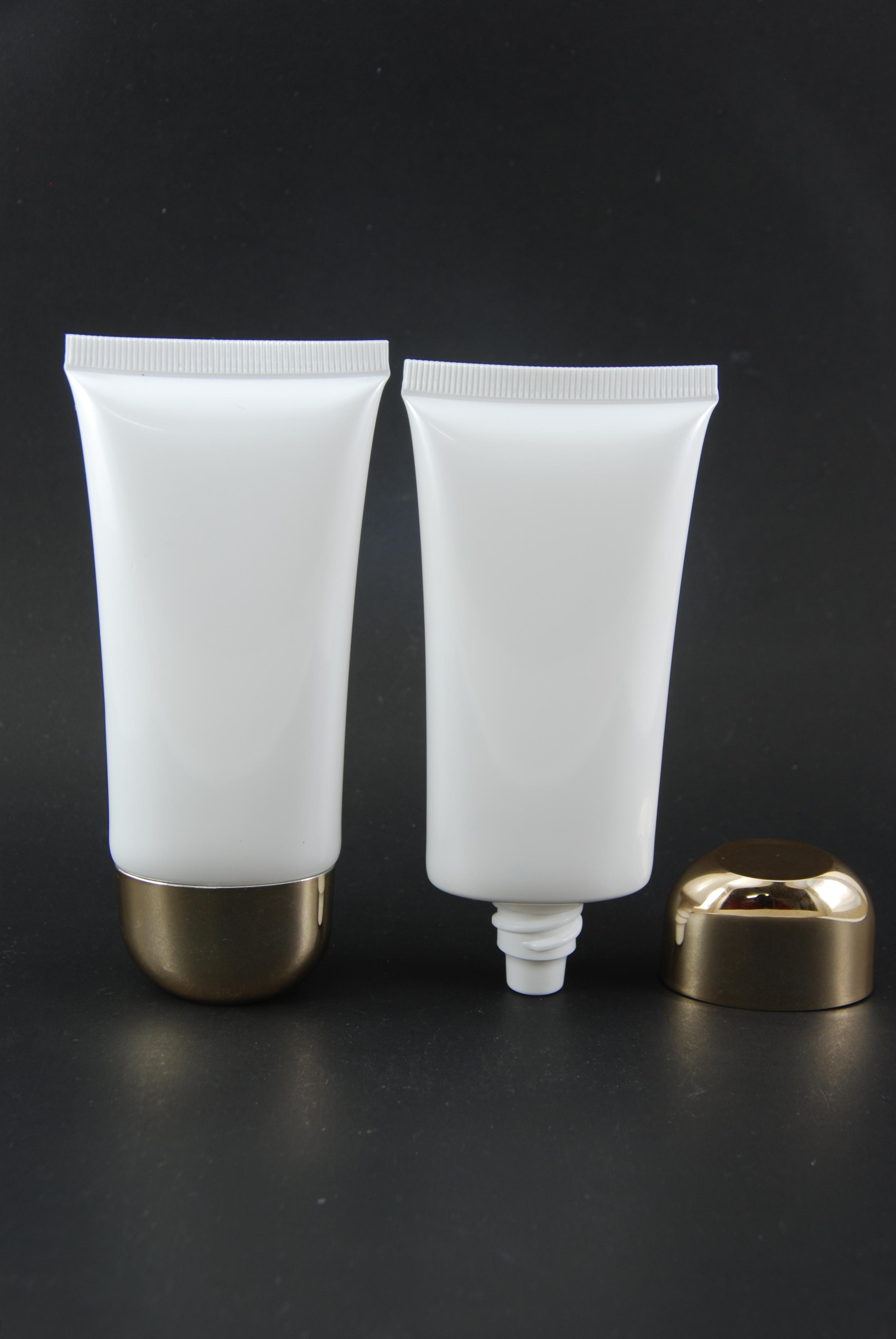 หลอดโฟม 50 กรัม สี ขาว (ฝาทอง) แพคละ 5 ชิ้น