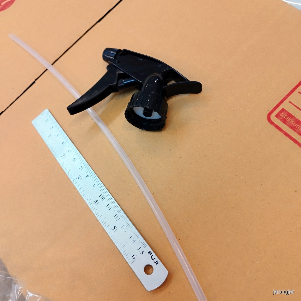 หัวฉีดสเปย์ สีดำ ฟีอกกี้ พร้อมหลอดอ่อน ยาว 26 ซม สวมขวดแอลกอฮอล์ได้