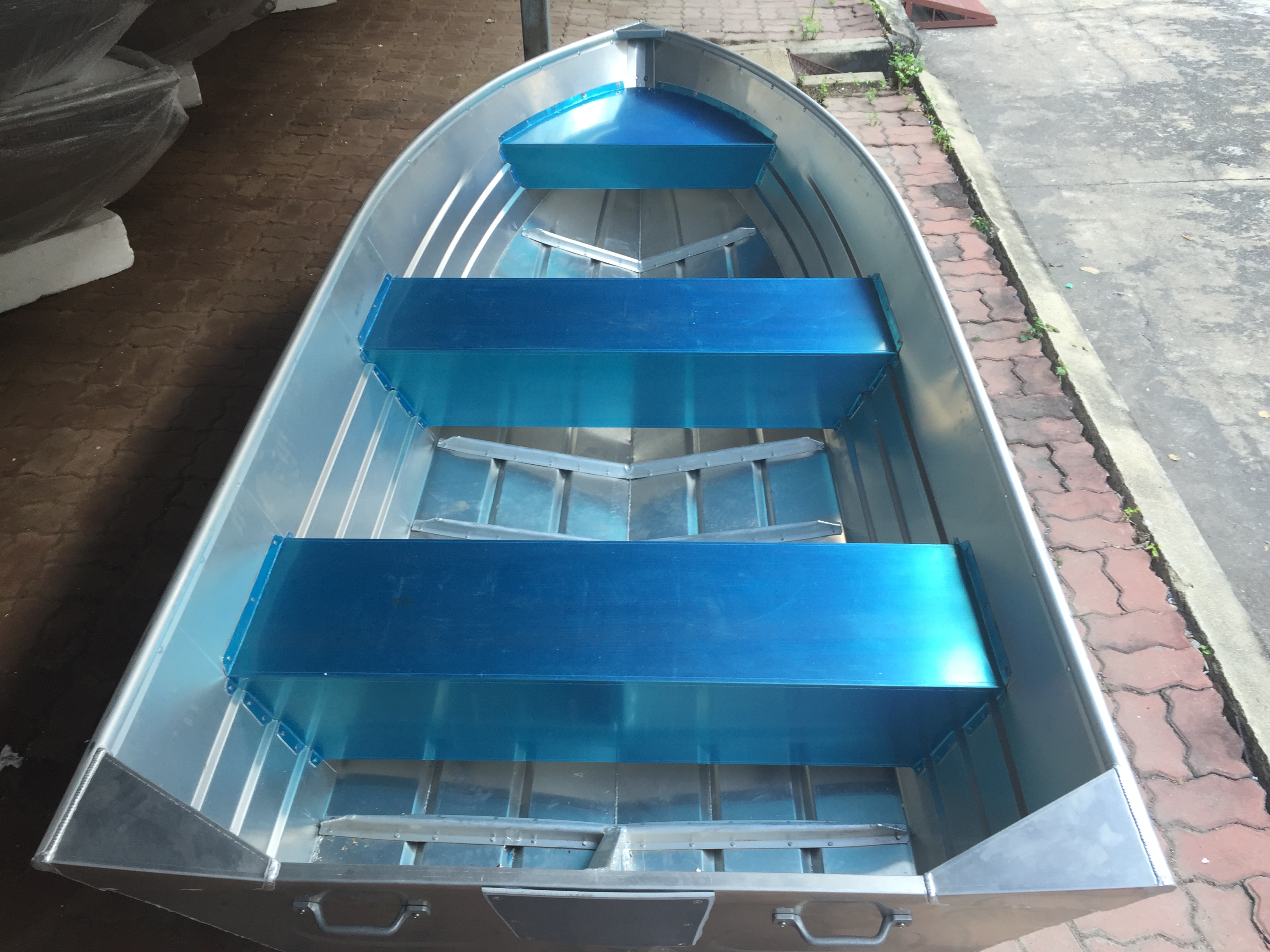 เรือท้องวี รุ่น AV11