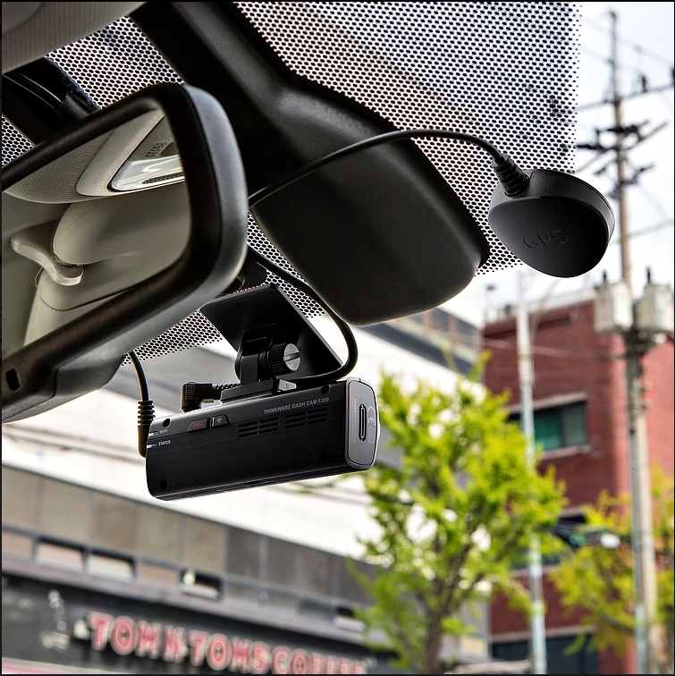 THINKWARE F200 กล้องติดรถยนต์หน้าหลัง WIFI.