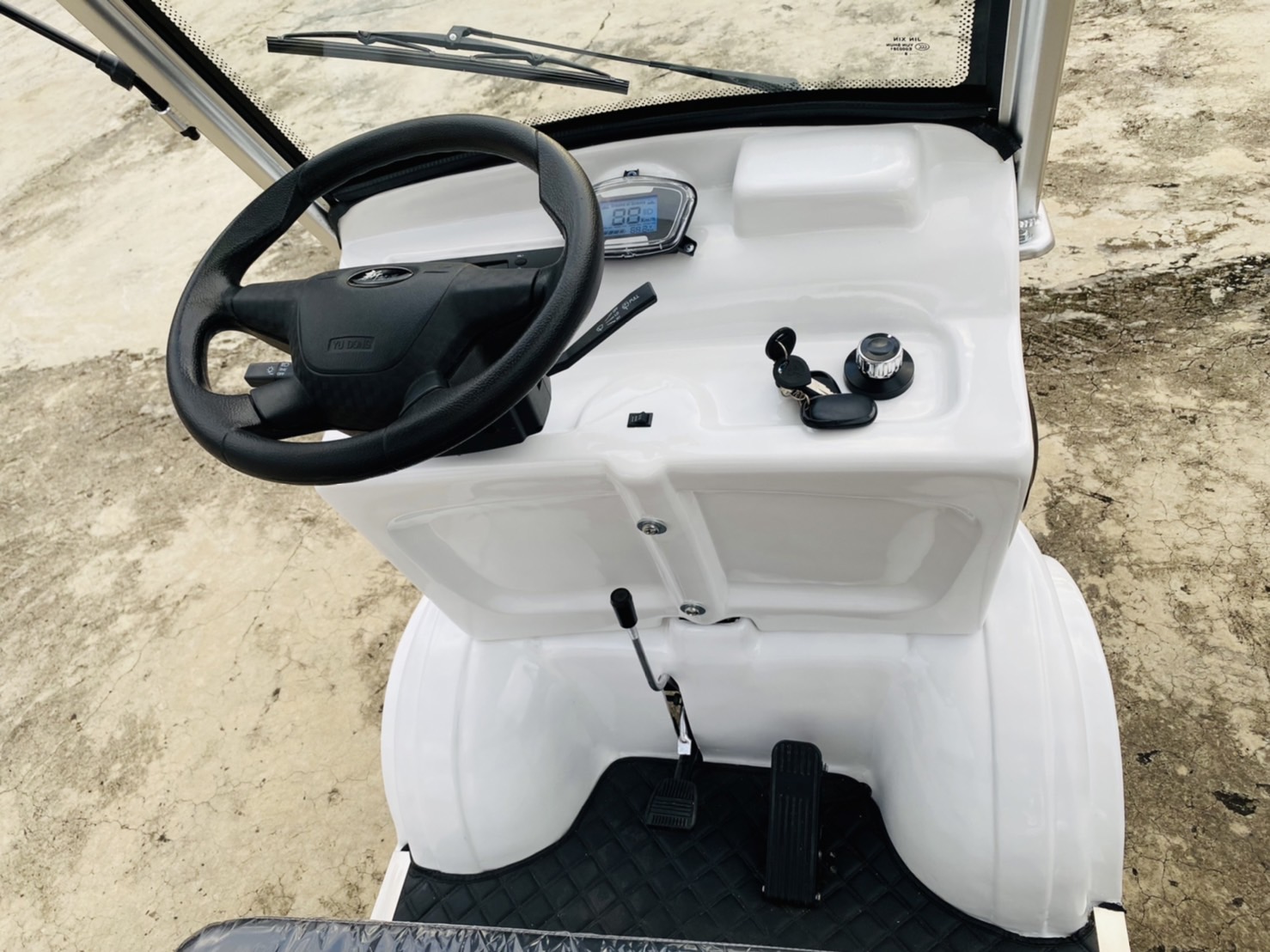 รถกอล์ฟไฟฟ้า 4 ล้อ 4 ที่นั่ง รุ่น M-04 ขับแบบพวงมาลัย