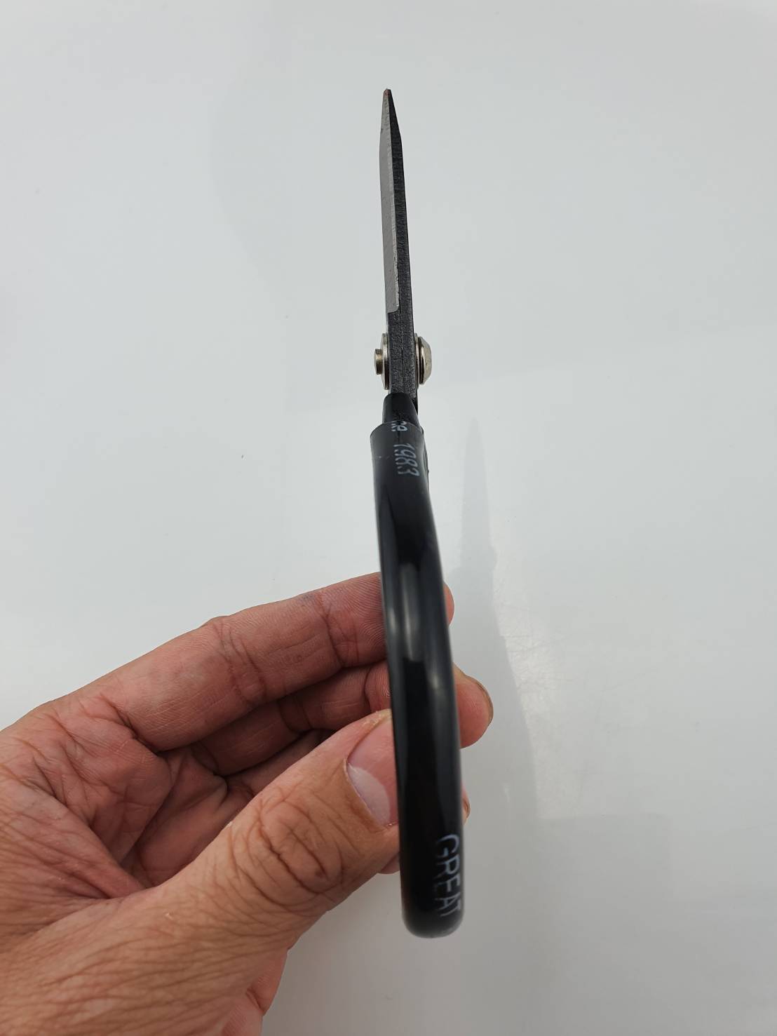 กรรไกรเจาะกระเป๋า ขนาด 7 นิ้ว กรรไกรปลายแหลมอย่างดี น้ำหนักเบาเพียง 125 กรัมเท่านั้น