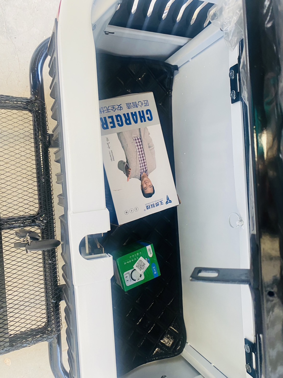 รถกอล์ฟไฟฟ้า 4 ล้อ 6 ที่นั่ง รุ่น M-04T ขับแบบพวงมาลัย