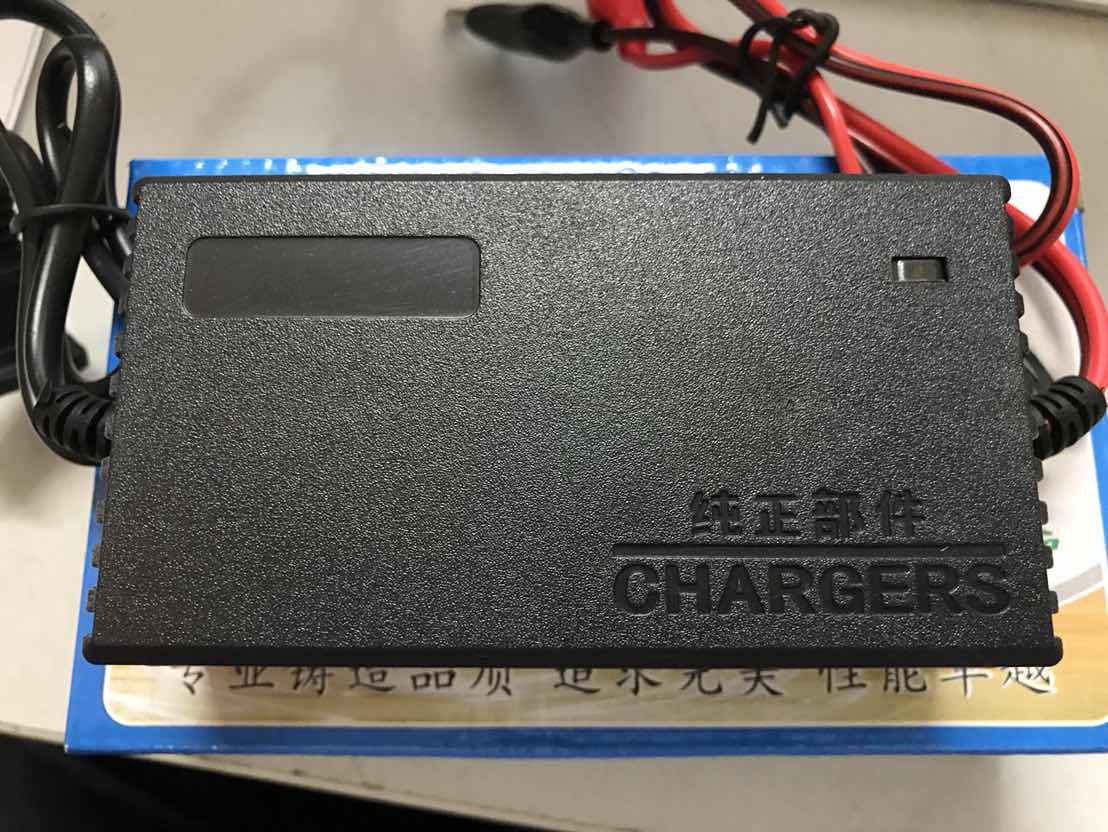 เครื่องชาร์จแบตเตอรี่ 12v ขนาดเล็ก ใช้กับแบตเตอรี่ไม่เกิน 12Ah