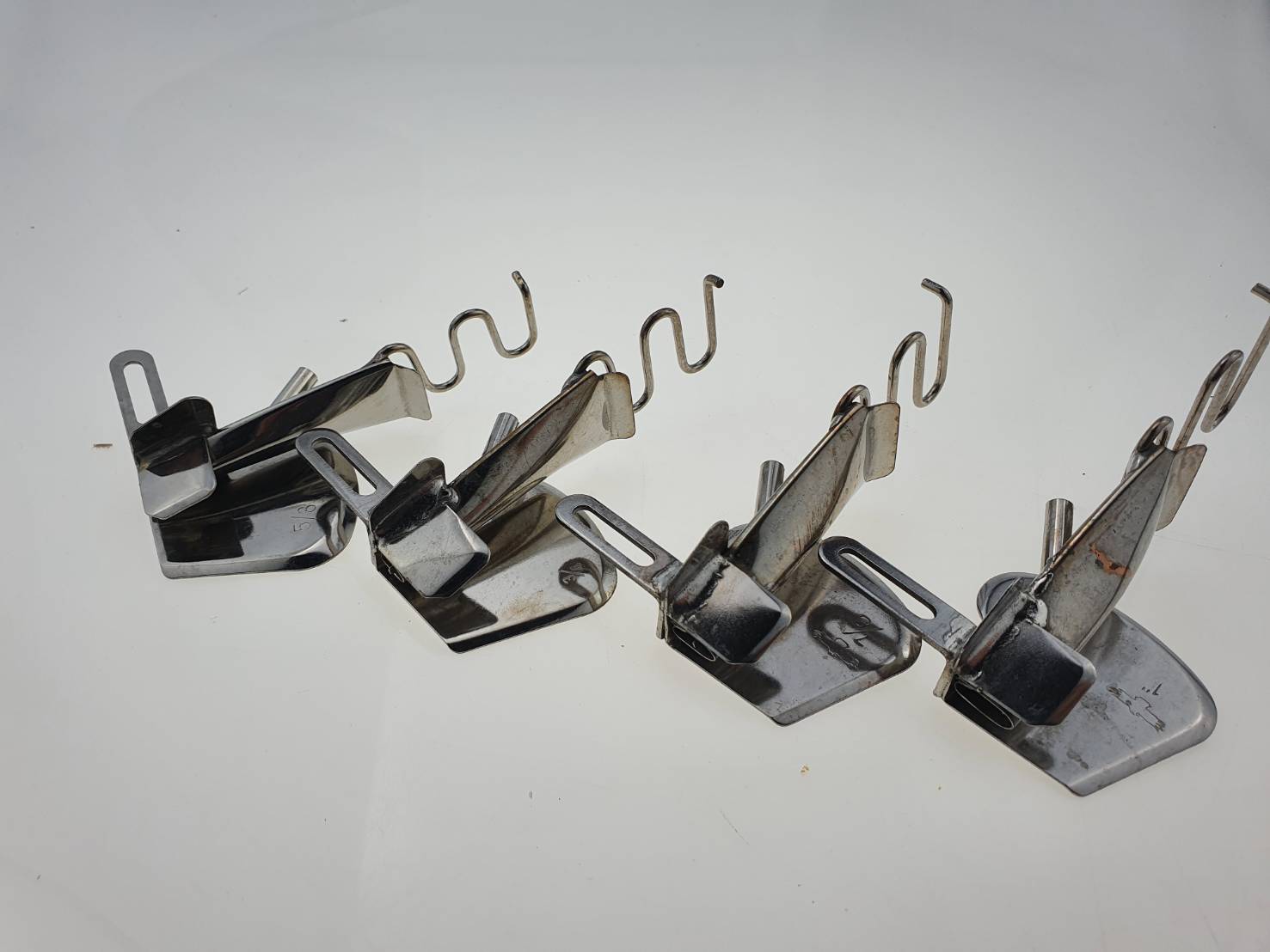 ซองกุ๊นจักรโพ้งสี่เส้น ซองกุ้นแลปจักรโพ๊ง ซองกุ๊นห่อเชือกจักรโพ้งสำหรับจักรโพ้งอุตสาหกรรม ประกอบและติดตั้งง่าย