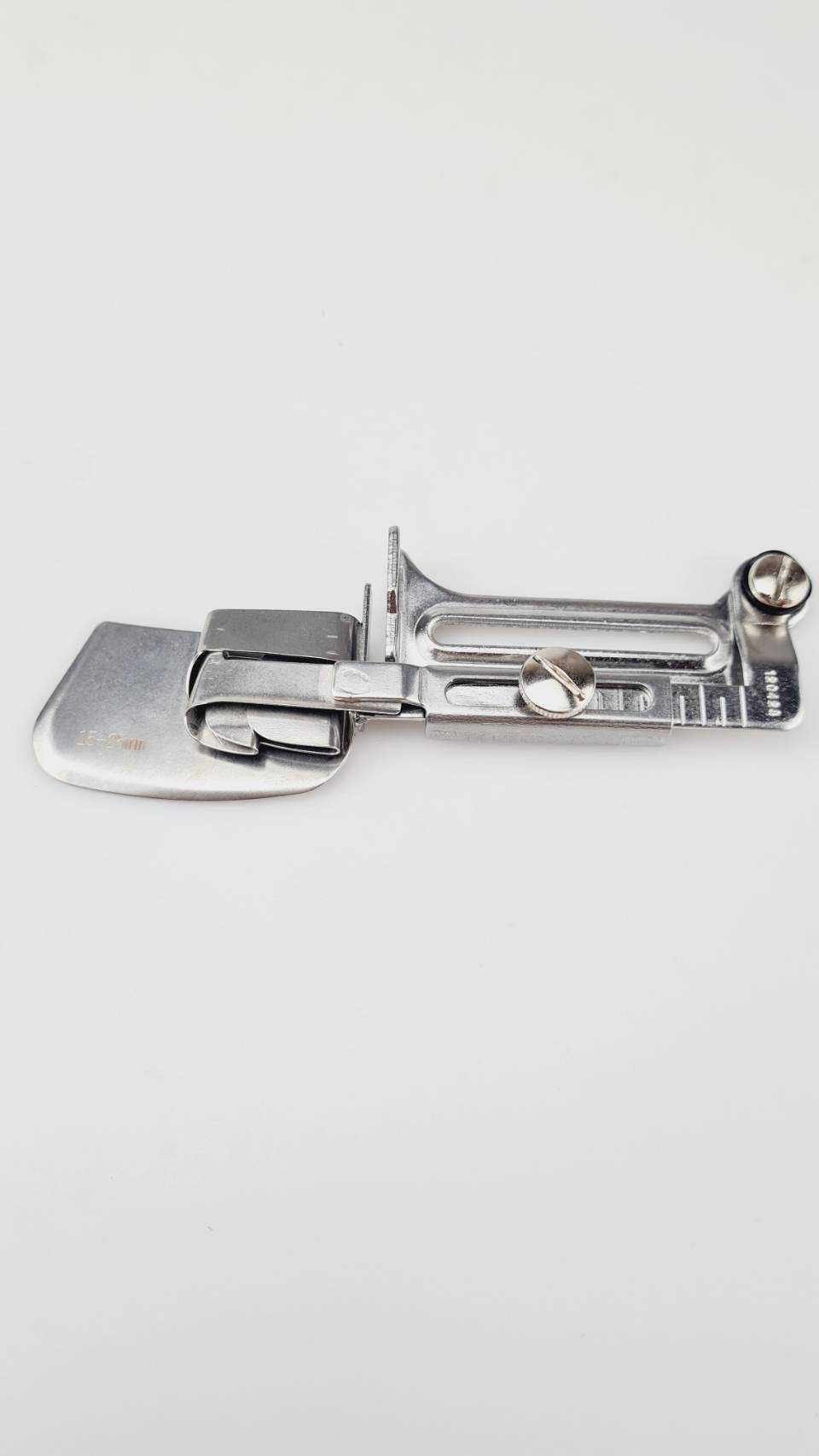 ซองพับชายแบบปรับได้สามารถปรับขนาด 15-25 มิลลิเมตร ในตัวเดียวใช้งานกับ จักรอุตสาหกรรมเข็มเดี่ยว ติดตั้งงง่ายไม่ต้องเปลี่ยนฟันจักร