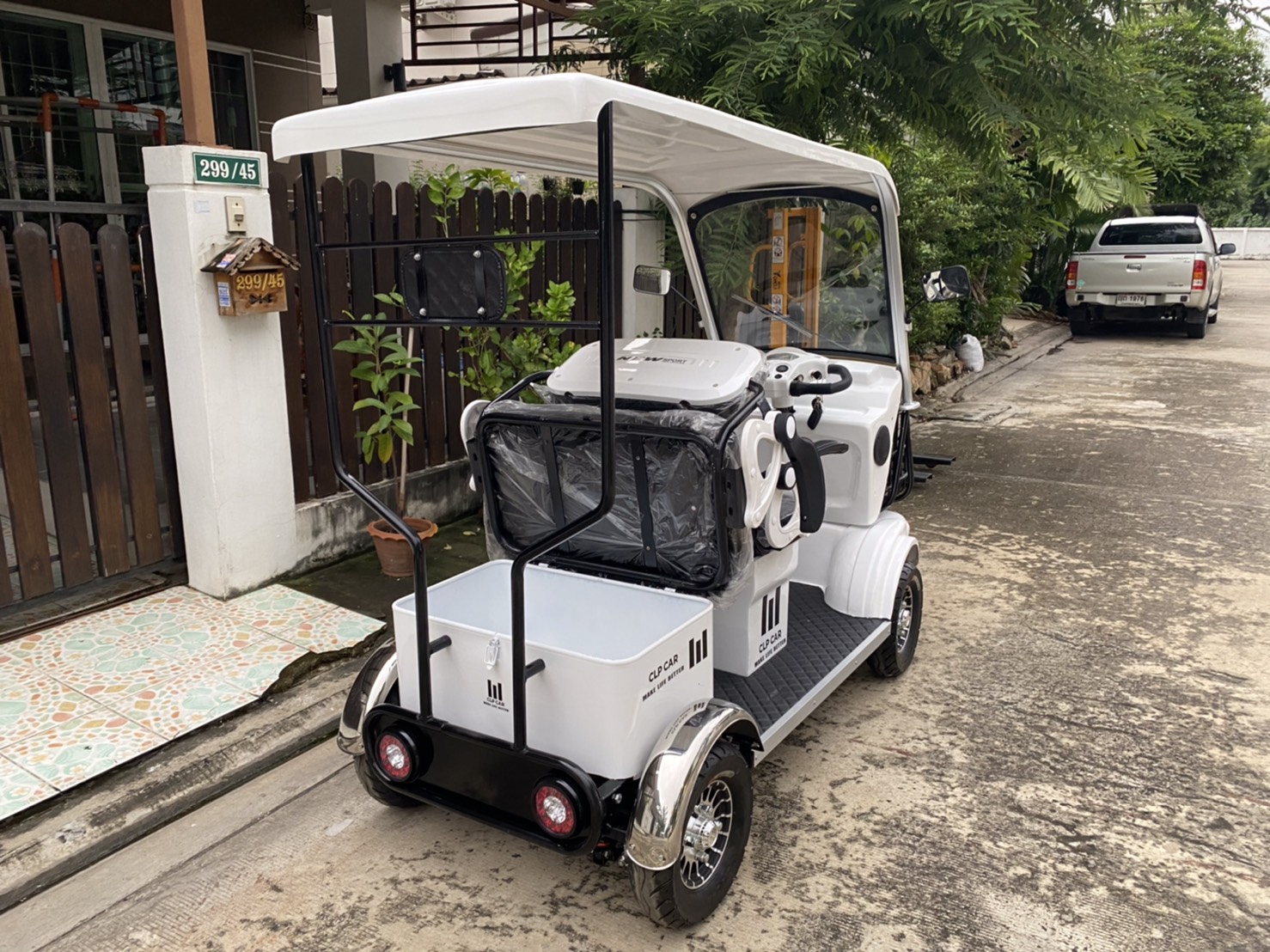 รถไฟฟ้า 4 ล้อ 3 ที่นั่ง รุ่น M-03 ยี่ห้อ CLP CAR ขับแฮนด์บิด ขาว