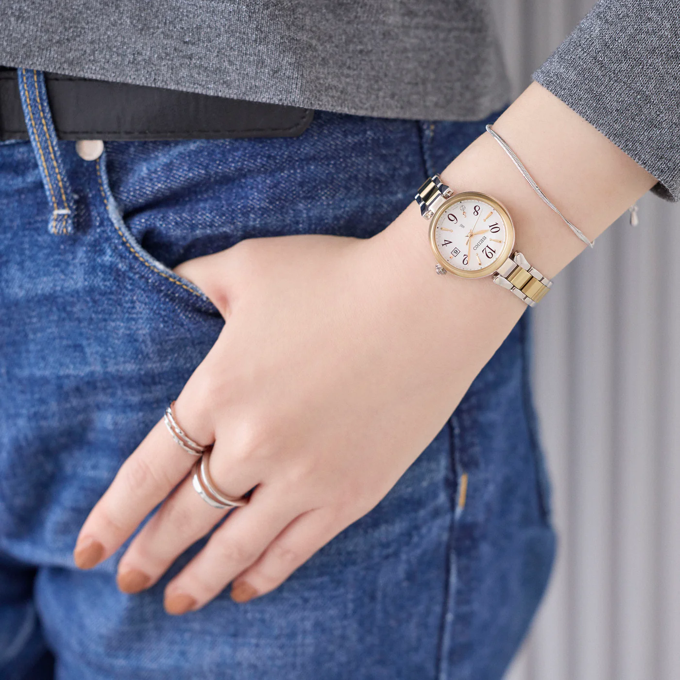 Seiko SSQW086 นาฬิกาผู้หญิง Lukia Titanium Solar Radio Women's Watch