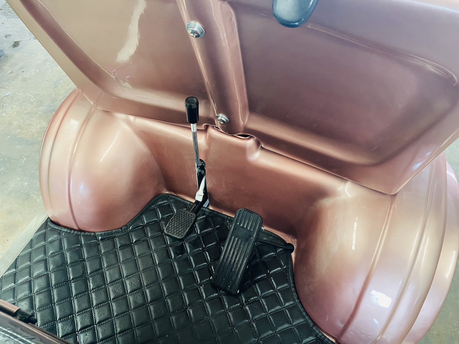 รถกอล์ฟไฟฟ้า 4 ล้อ 4 ที่นั่ง รุ่น M-04 ขับแบบพวงมาลัย