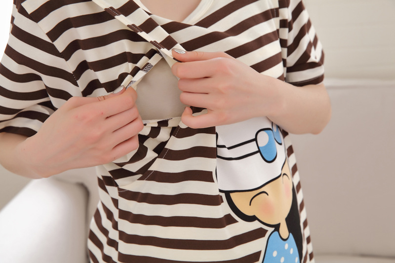 ชุดคลุมท้องเปิดให้นมแนวตั้ง ลายทาง ลายน่ารัก มีกระเป่าหน้า สีน้ำตาล L,XL,XXL