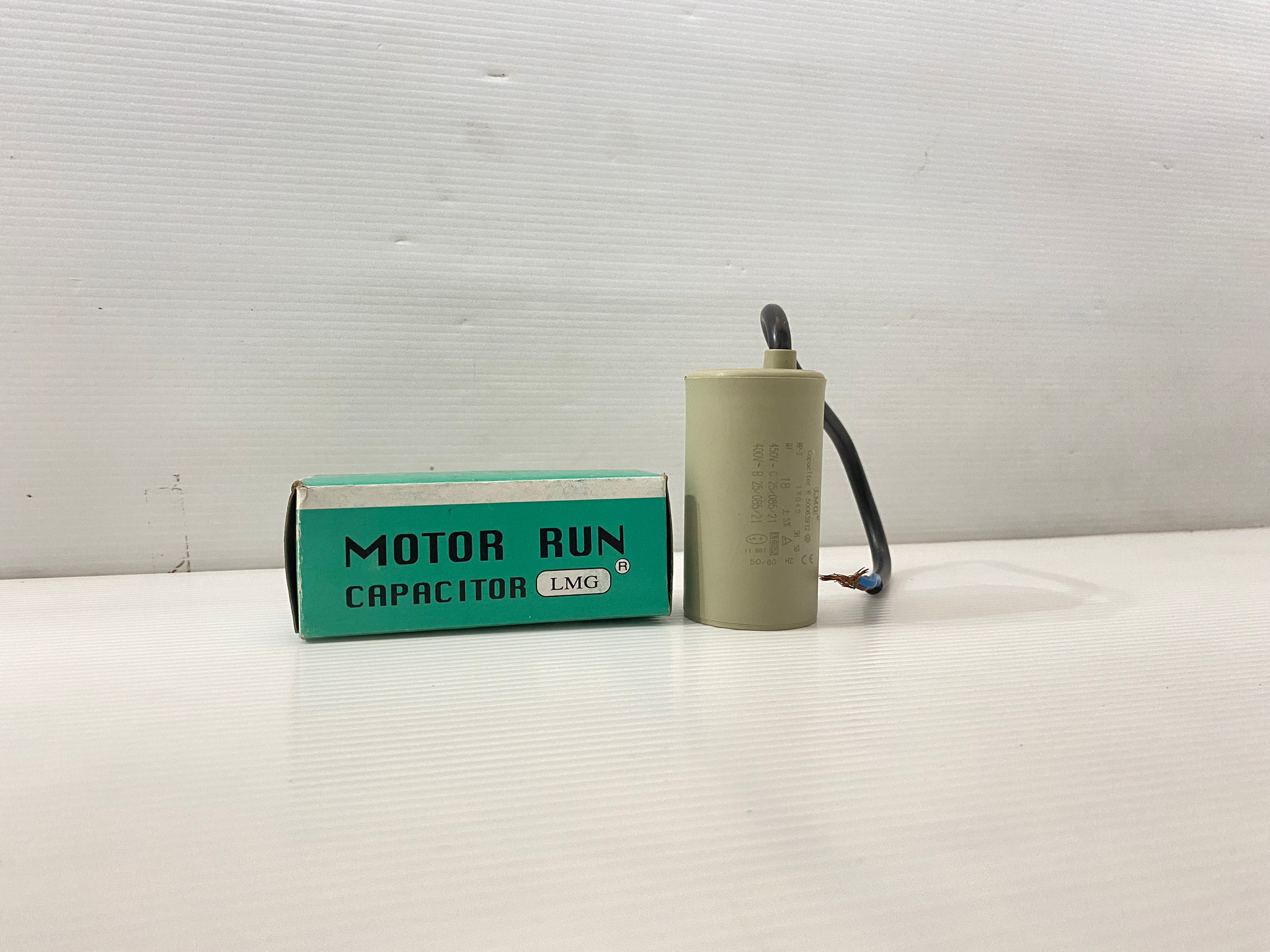 คาปาซิเตอร์ 8uf 12uf 14uf 16uf 18uf 450V. มีสาย (คอนเดนเซอร์) LMG Capacitor