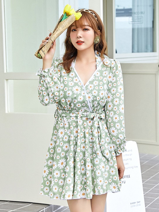 ชุดว่ายน้ำไซส์ใหญ่ 5xlพร้อมส่ง :ชุดว่ายน้ำคนอ้วนเที่ยวทะเลสีเขียวแต่งลายดอกไม้สีขาวผูกคอ set 3 ชิ้นมีบรา กางเกงขาสั้นและชุดคลุมแบบสวย น่ารักมากๆจ้า:บรารอบอก36-44นิ้ว เอว34-44นิ้ว สะโพก38-48นิ้ว เสื้อคลุมรอบอกกว้าง 44นิ้ว