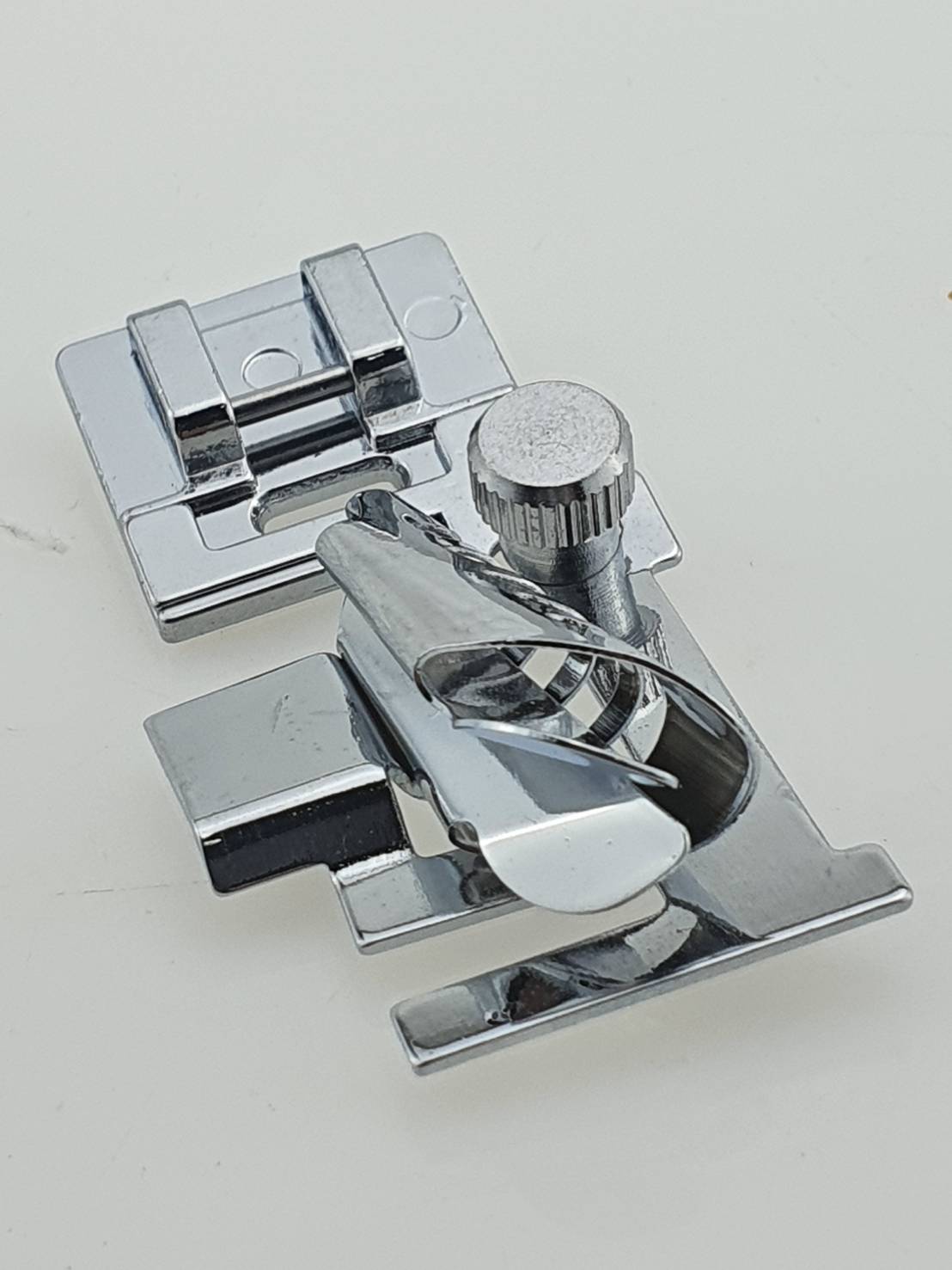 ตีนผีกุ๊นสำหรับจักรกระเป๋าหิ้ว สำหรับกุ๊นขอบผ้าใช้งานและติดตั้งได้ง่าย