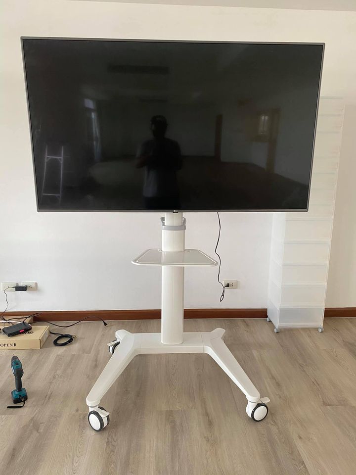 ขาตั้งพื้นทีวีมีล้อเลื่อน 37-75นิ้ว สีขาว รุ่น MT-F9200