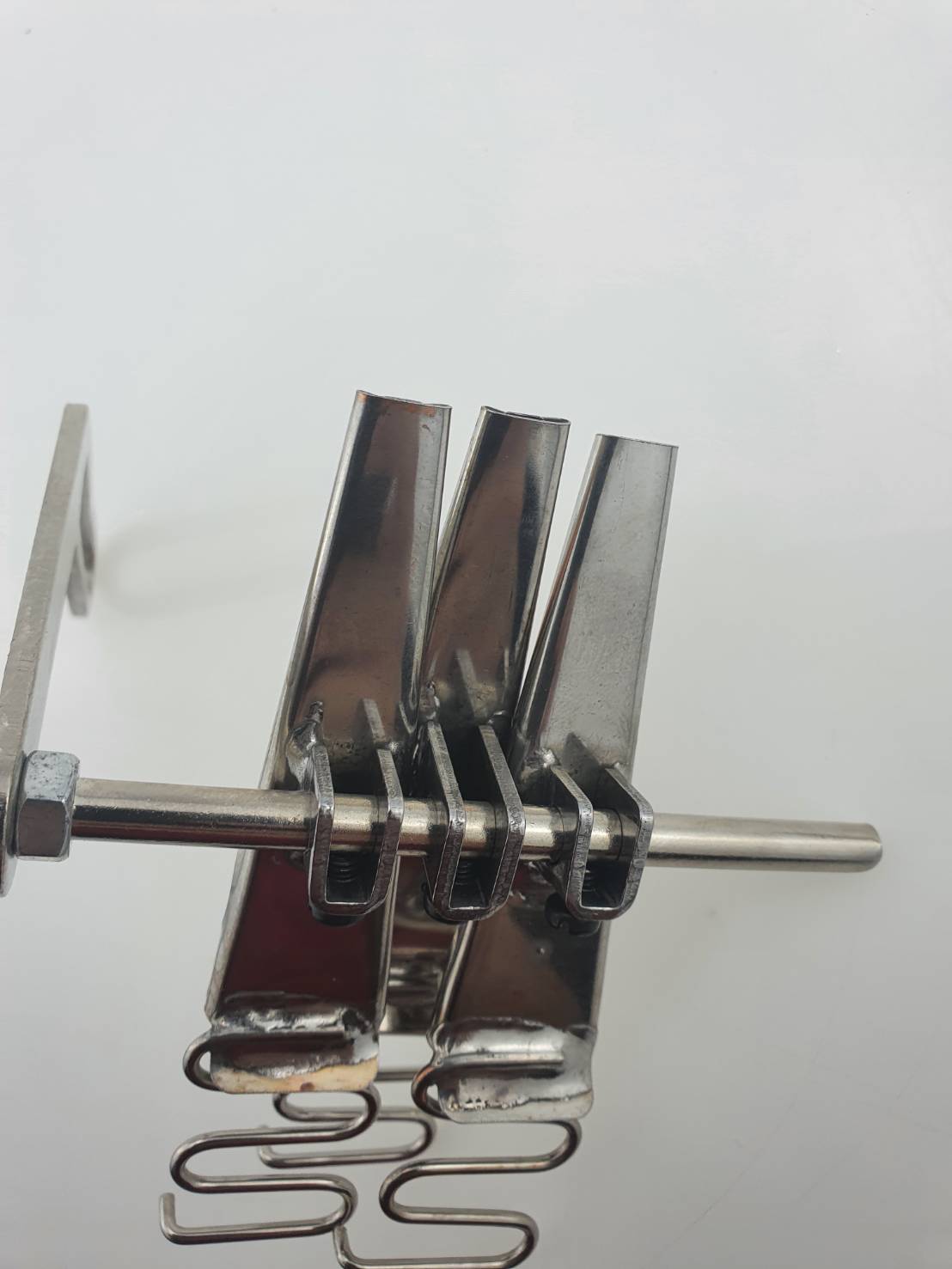 ซองกุ้นแถบผ้า ซองเย็บแถบ ซองกุ๊นแถบ สำหรับจักรดึงยาง จำนวน 3 แถบสามารถปรับความห่างของแถบได้ ใช้งานกับจักรหลายเข็ม