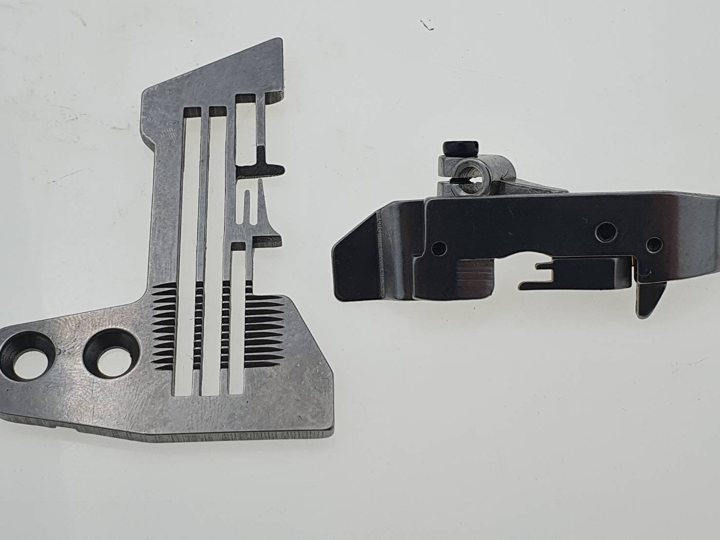 ชุดฟันและแป้นจักรโอรีน จักรโพ้งจักรโพ้งสี่เส้นใช้เย็บขอบผ้าแบบตะเข็บถี่ๆใช้ทำขอบผ้าเช็ดหน้า