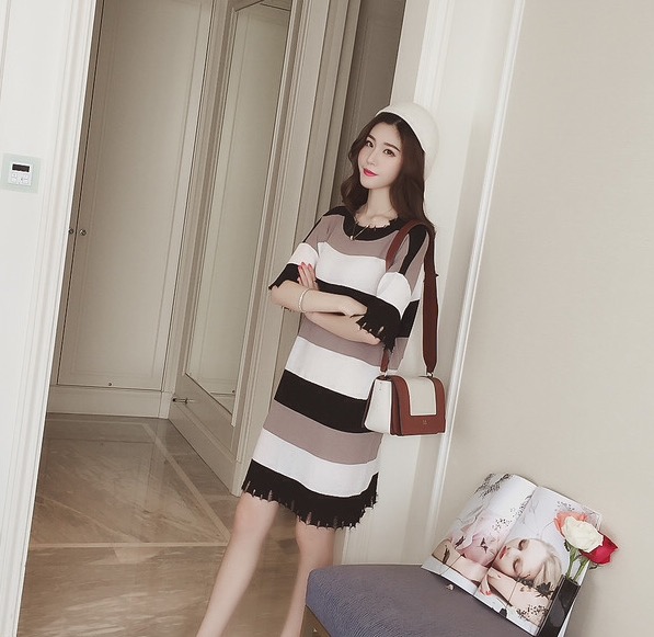 เดรสคนท้องแฟชั่น ผ้ายืดนิ่ม แต่งปลายให้ดูขาด สีสันสดใส ใส่สบาย ดำน้ำตาล