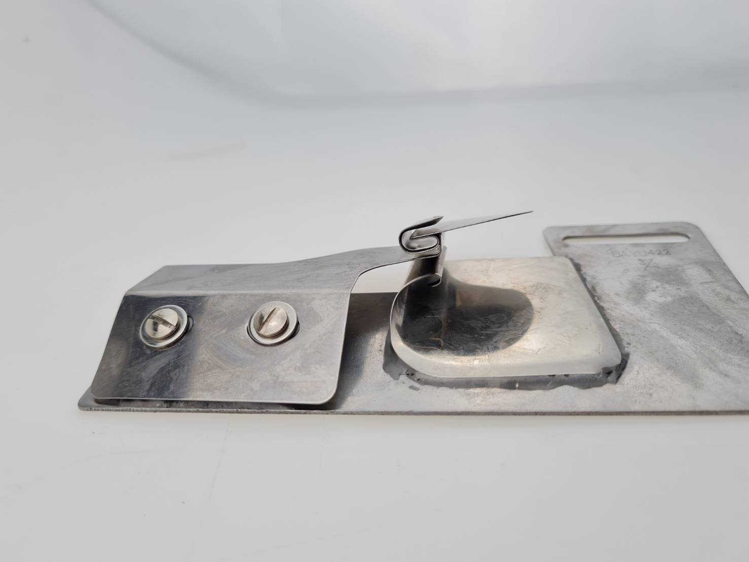 ซองกุ๊นต่อสาบหลังเสื้อ สำหรับจักรเย็บผ้าอุตสาหกรรมเข็มเดี่ยว สำหรับต่อผ้า 3 ชิ้น เข้าด้วยกัน