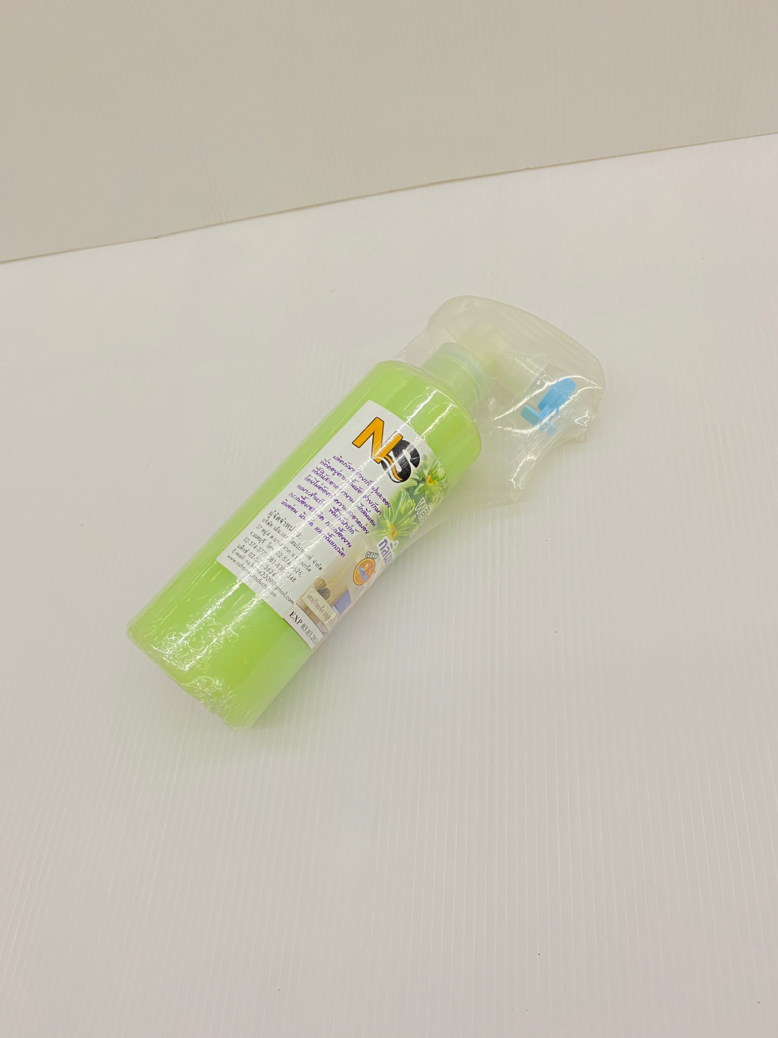 NS HOME น้ำยาดันฝุ่น กลิ่นเกสรดอกไม้ ขนาด 300ml. กลิ่นหอม ไม่เหนียว เพิ่มความเงางาม MOP-036 สีเขียว ของแท้100%