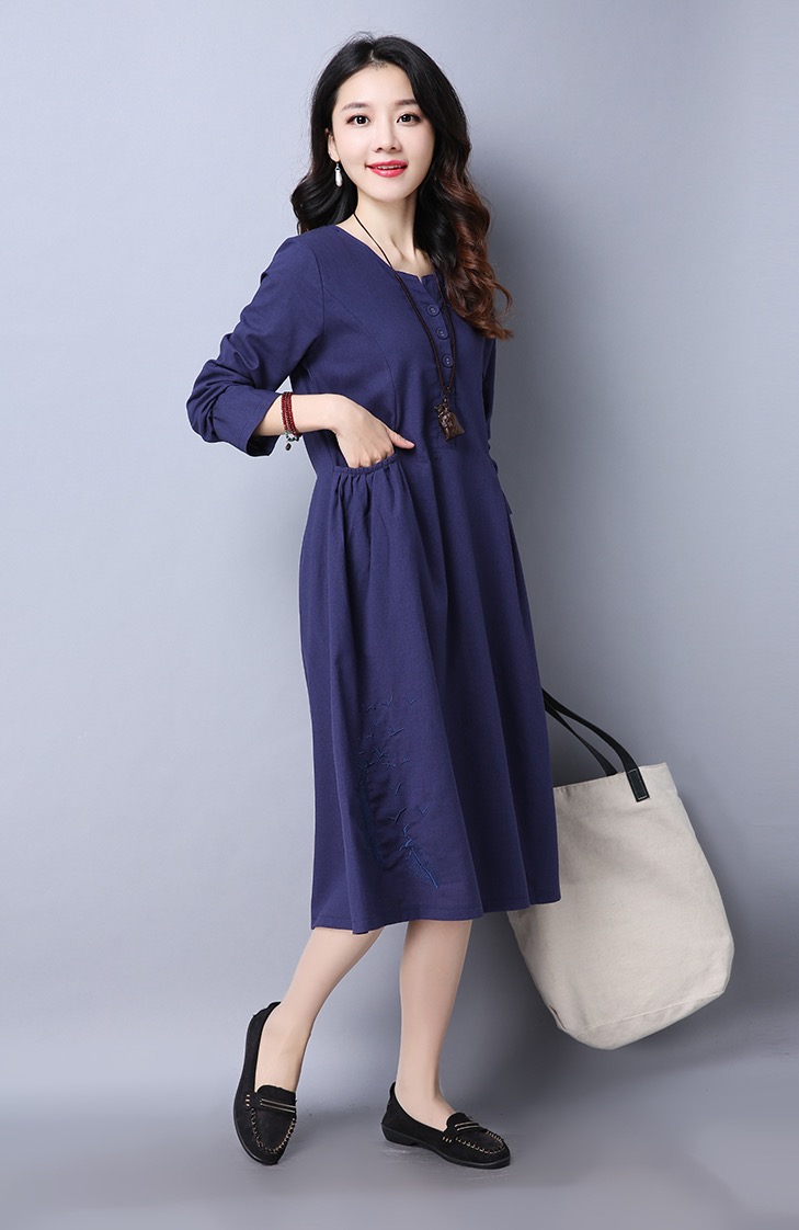 เดรสคลุมท้องแฟชันแขนยาว ผ้าลินิน เนื้อดี ใส่สบายไม่ร้อน มีกระเป๋าข้าง ด้านล่างปักลายนกบิน แต่งกระดุม M L XL,XXL