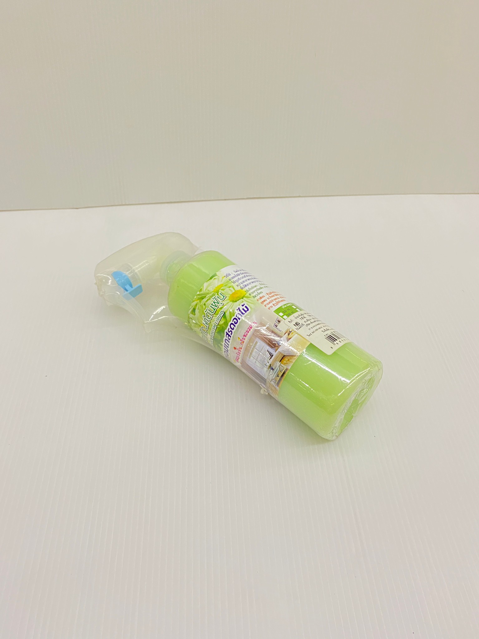 NS HOME น้ำยาดันฝุ่น กลิ่นเกสรดอกไม้ ขนาด 300ml. กลิ่นหอม ไม่เหนียว เพิ่มความเงางาม MOP-036 สีเขียว ของแท้100%